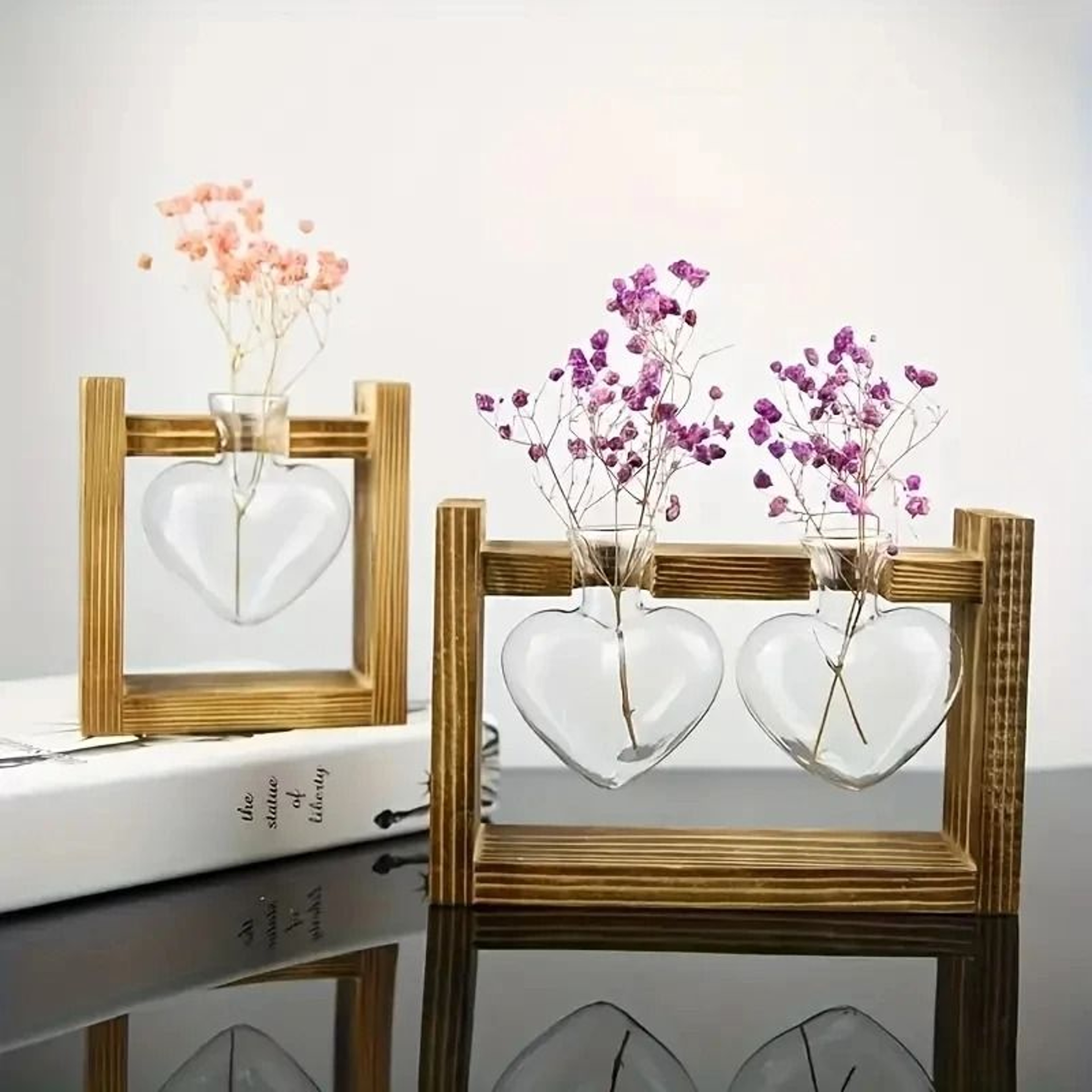 Transparent Heart Shaped Glass Vase With Wooden Frame For Hydroponic Plant Propagation 3