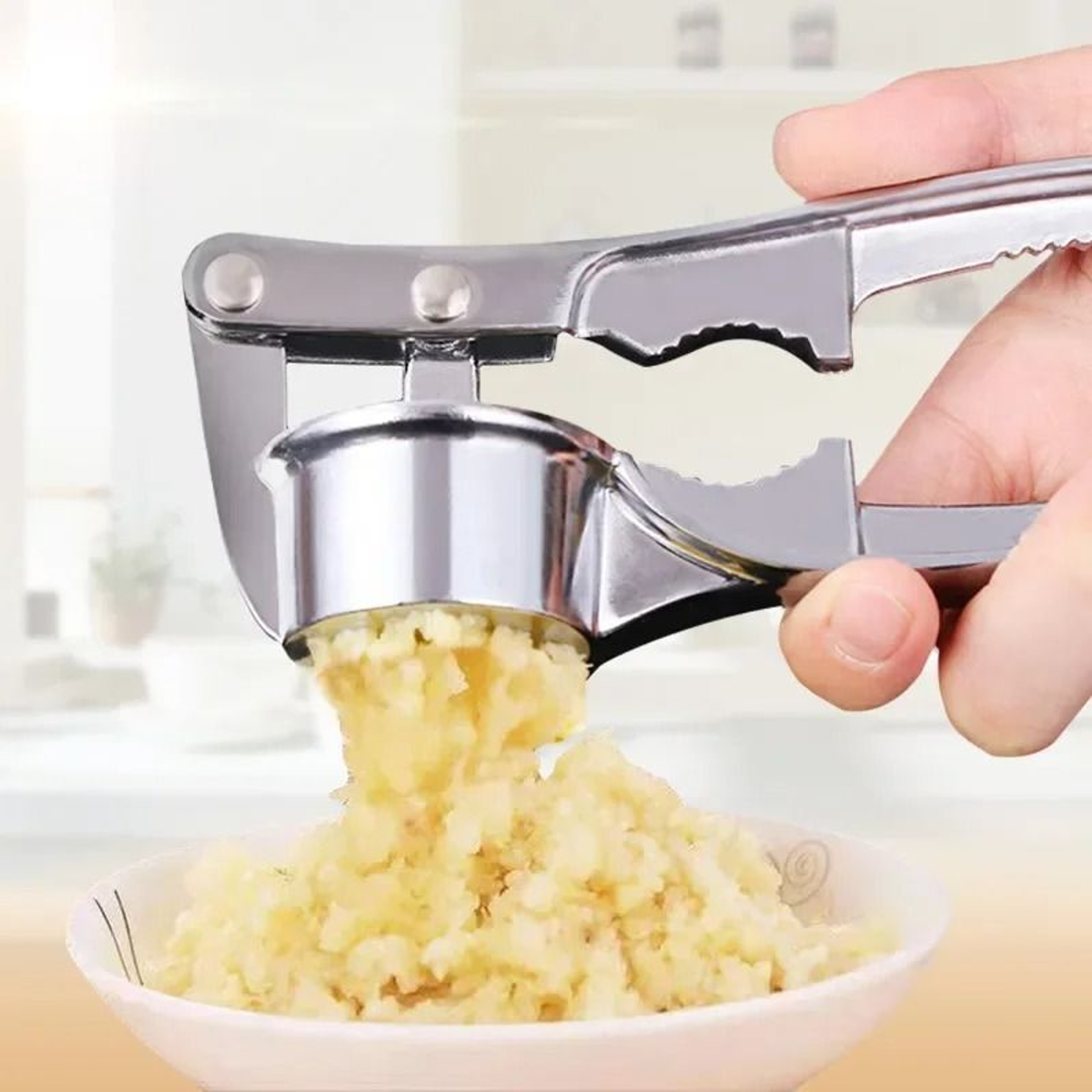 Stainless Steel Manual Garlic Press For Effortless Garlic Paste Making 0