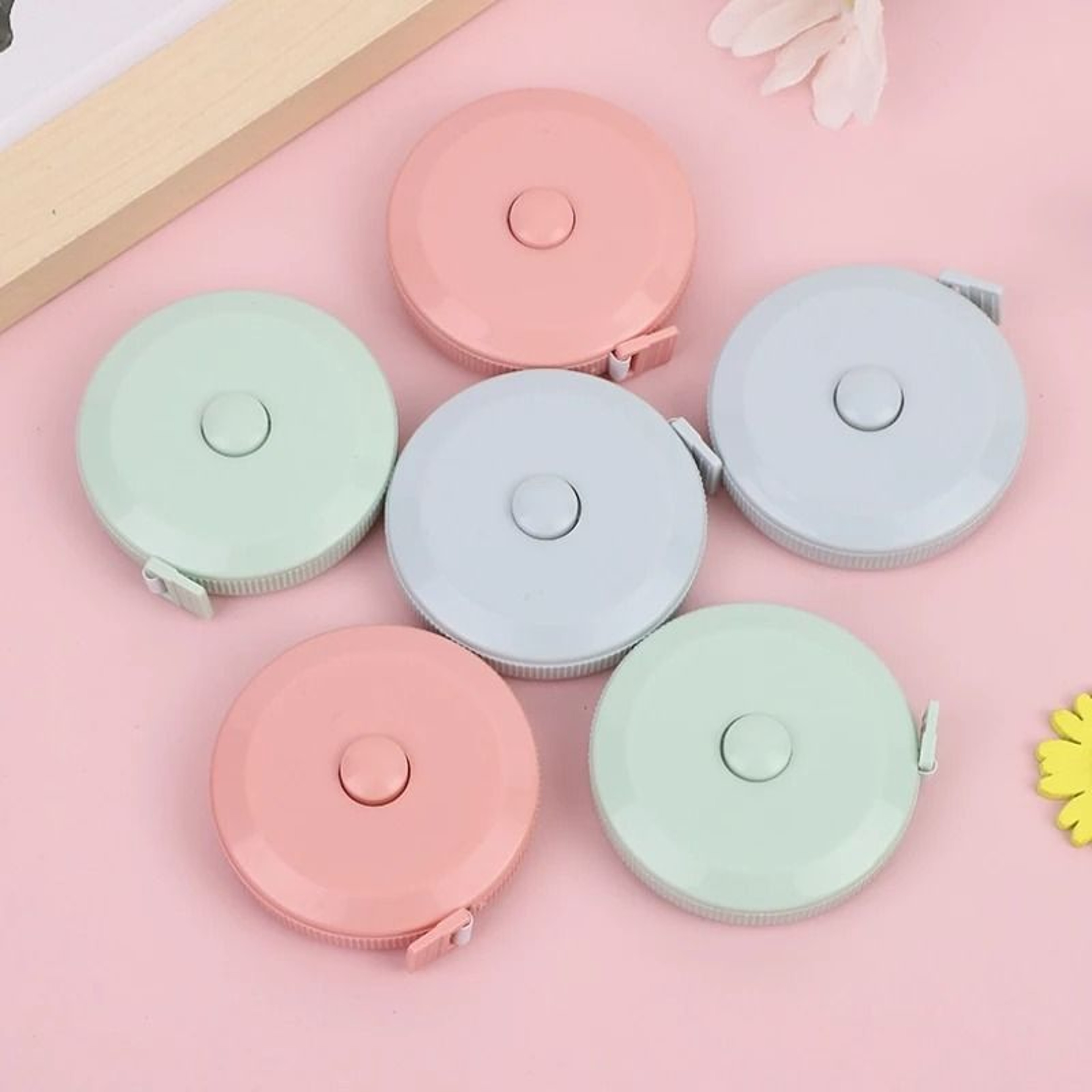 Small Soft Tape Measure With Automatic Retraction For Sewing And Clothes Measurement 2