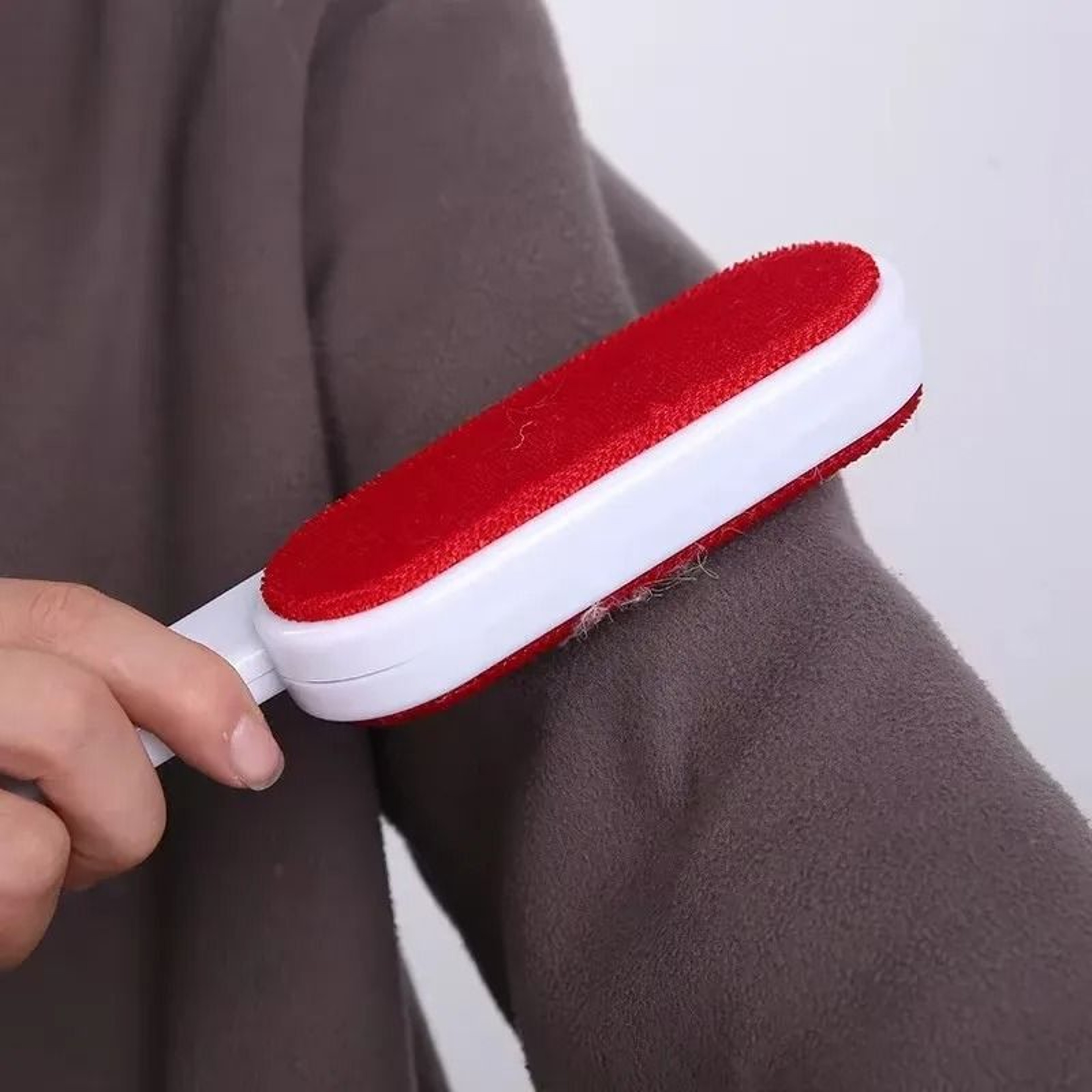Self Cleaning Lint Sticking Roller Pet Hair Remover Brush For Clothes And Furniture 0