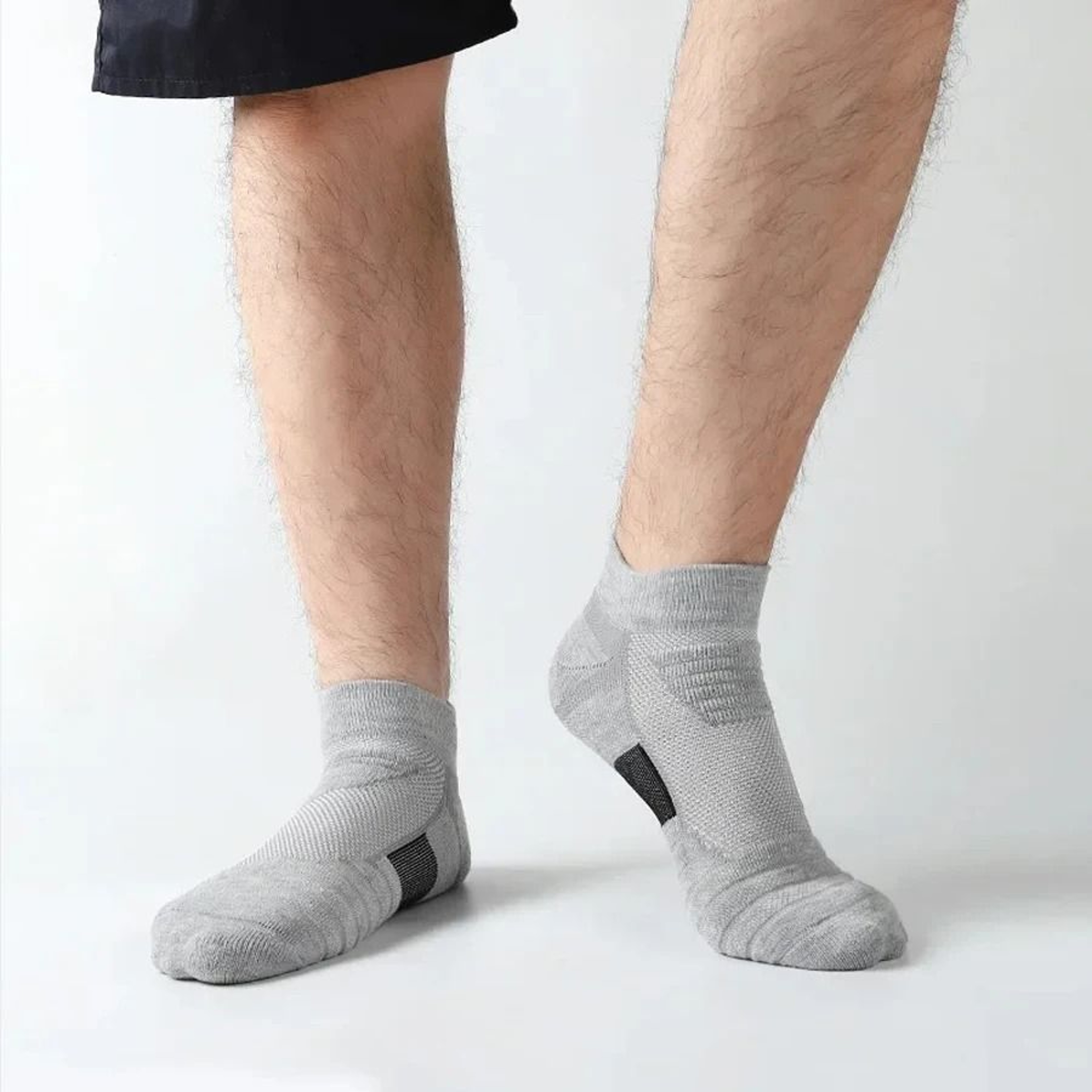 Anti Slip Breathable Football Socks For Men With Cushion Support And Sport Grip Design 3