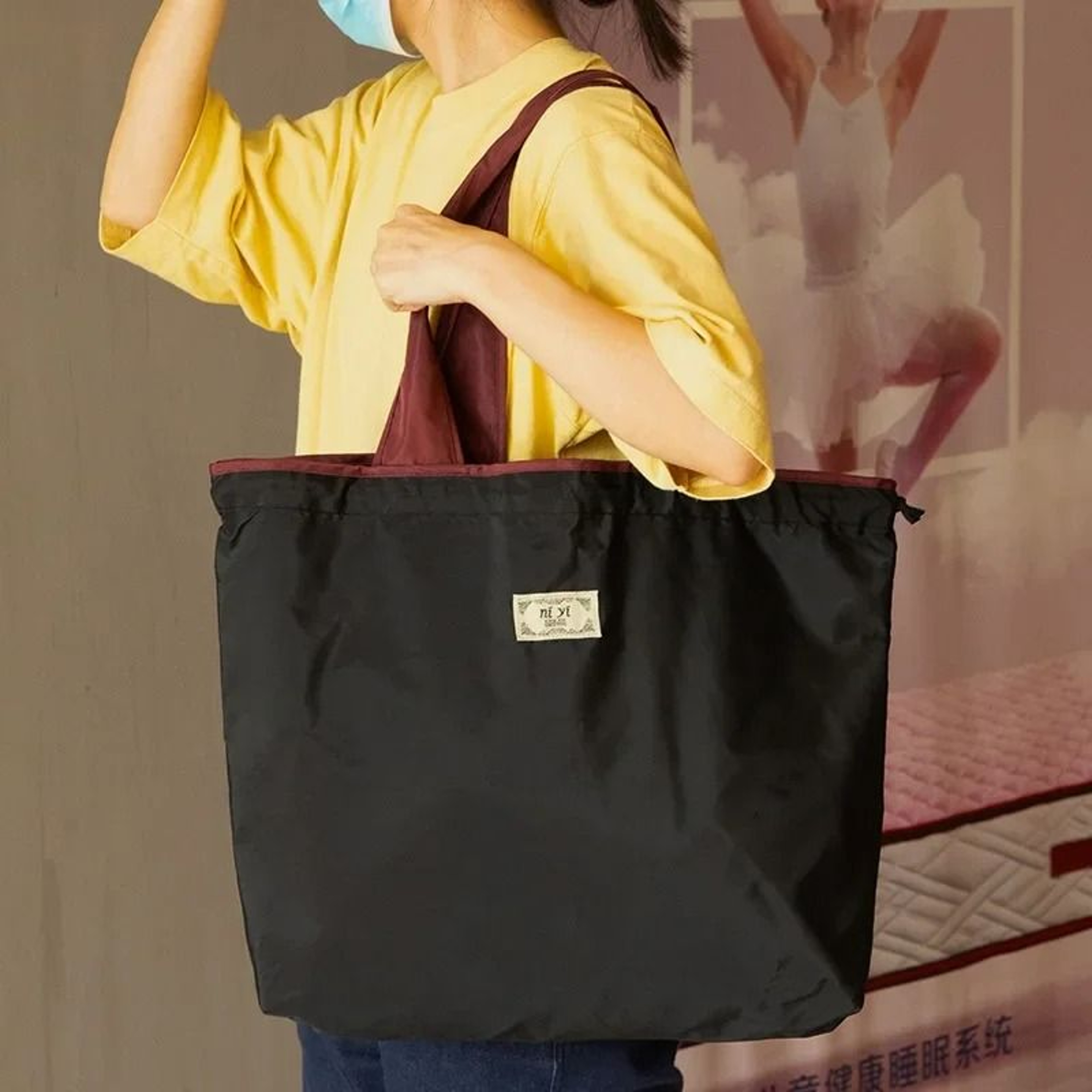 Foldable Eco Friendly Reusable Grocery Shoulder Bag With Drawstring Closure 2