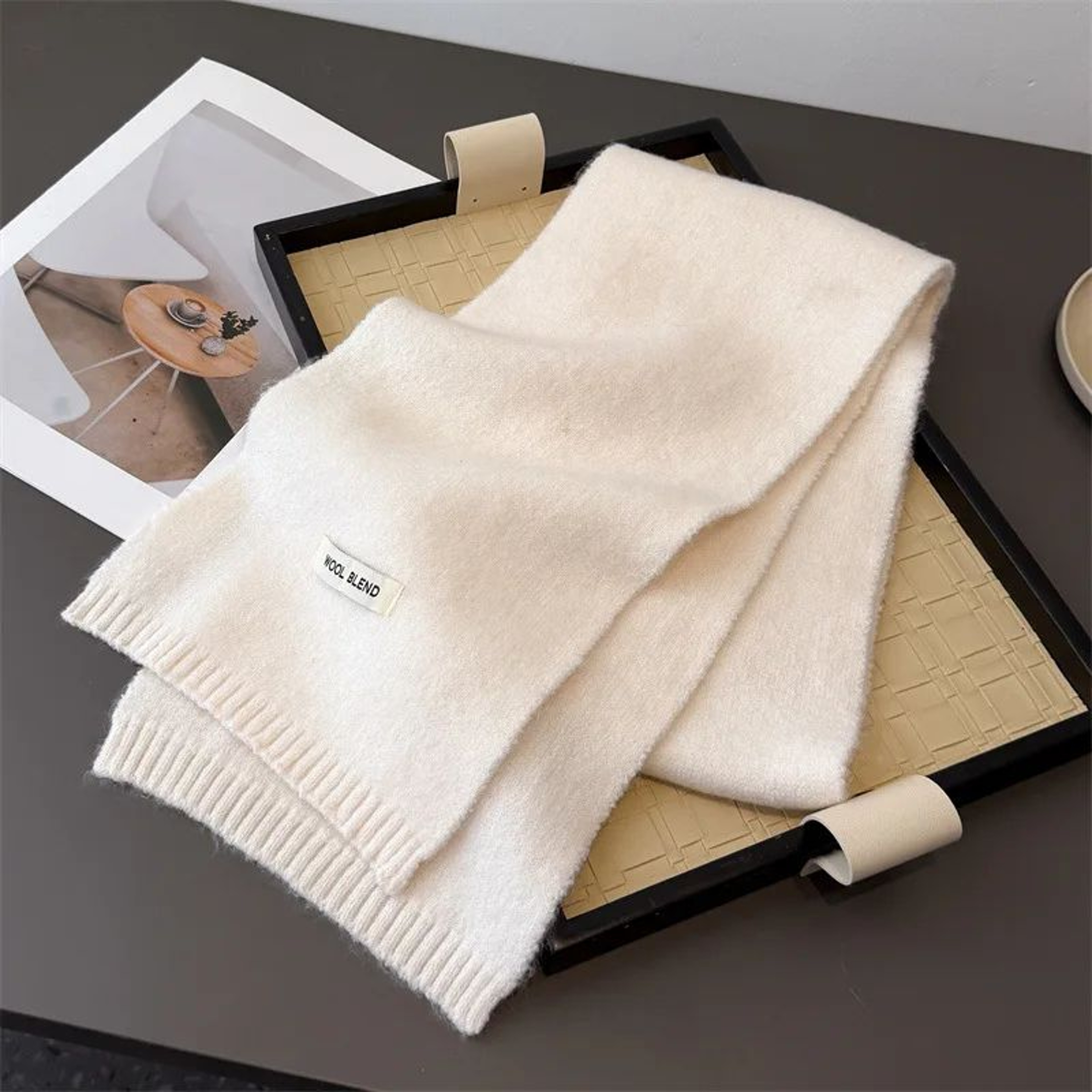 Commuterfriendly womens scarf
