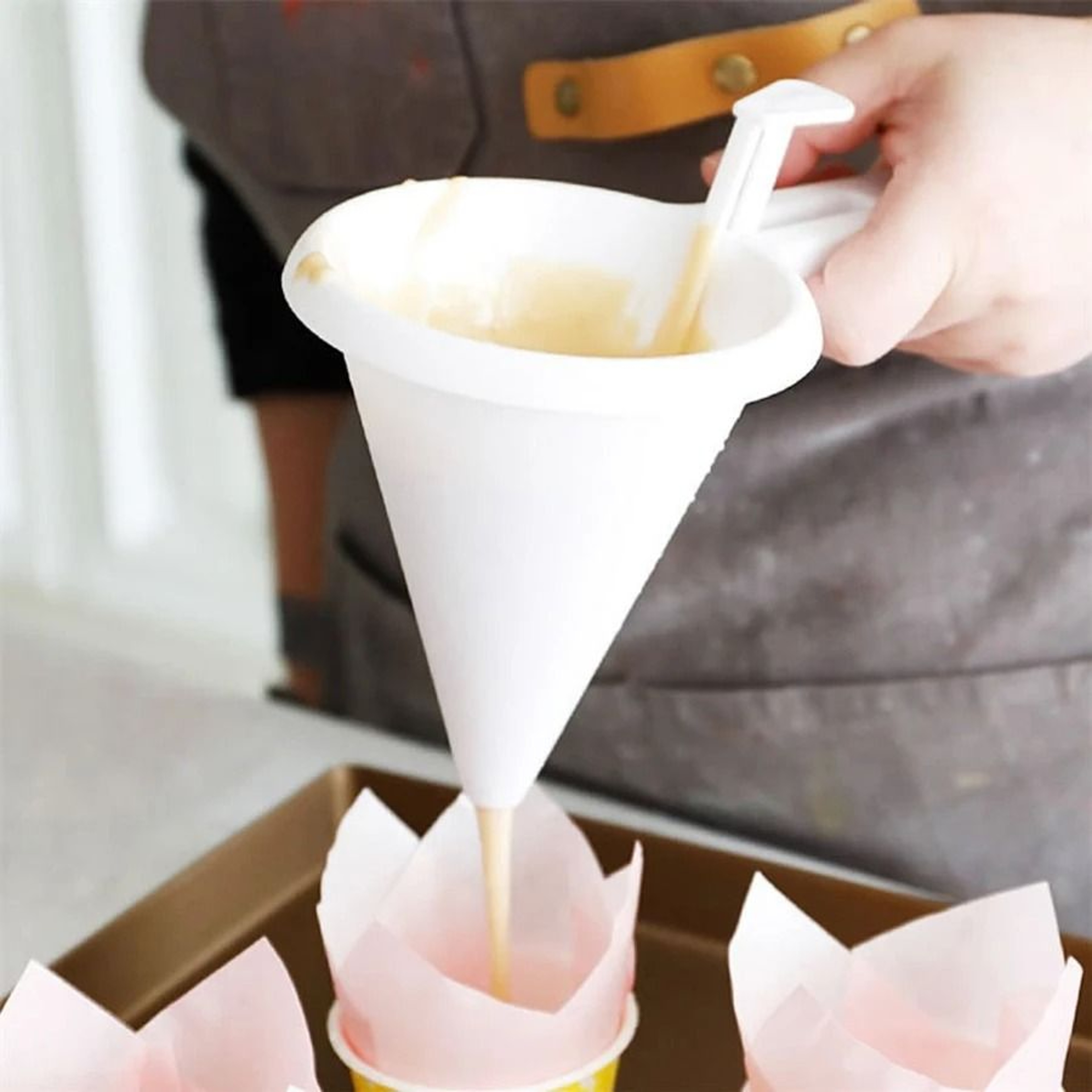 HandHeld Adjustable Baking Funnel  Precision Liquid Batter  Chocolate Dispenser 1