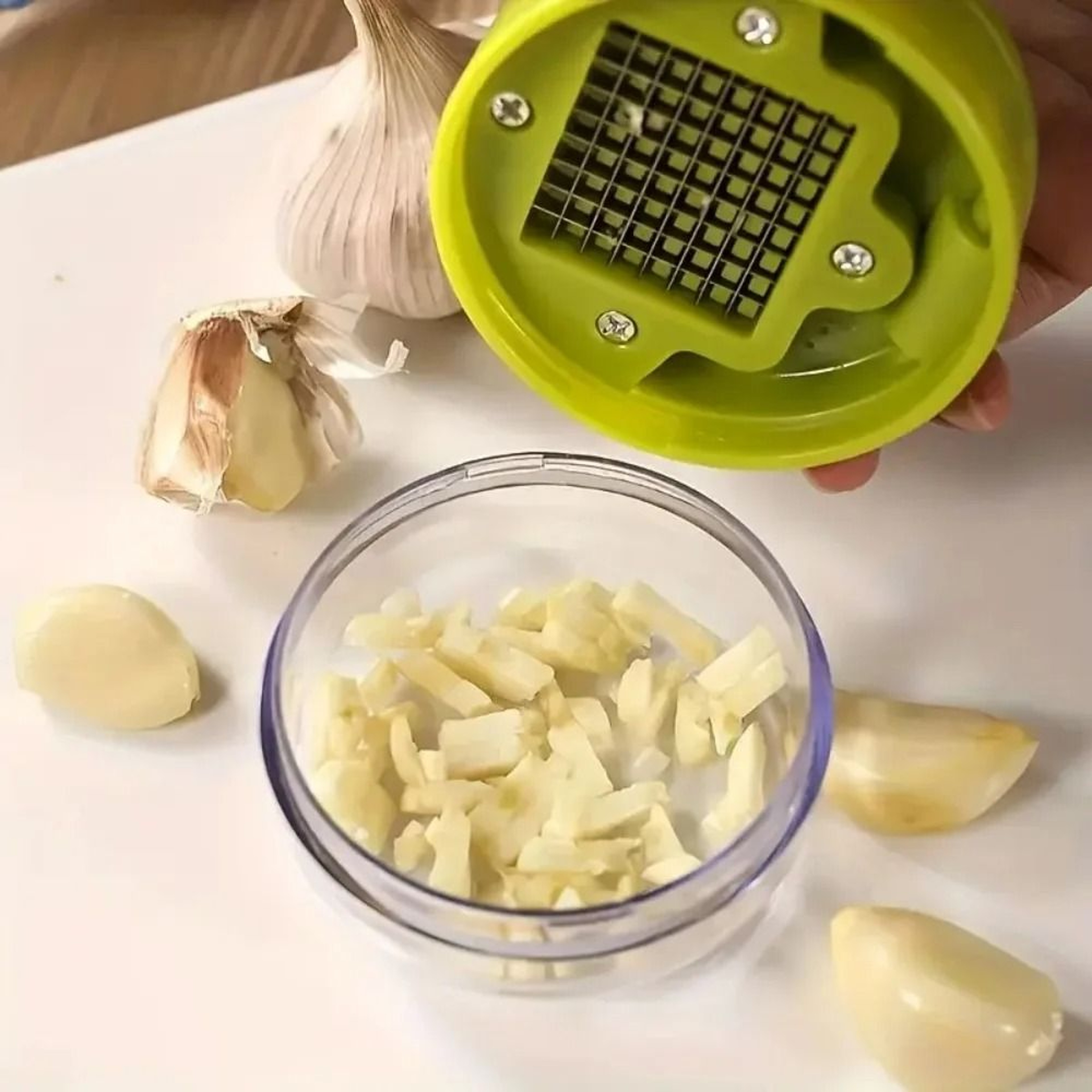 Multifunctional Manual Garlic Press  Slicer  Handheld Ginger Masher With Integrated Storage Case 2