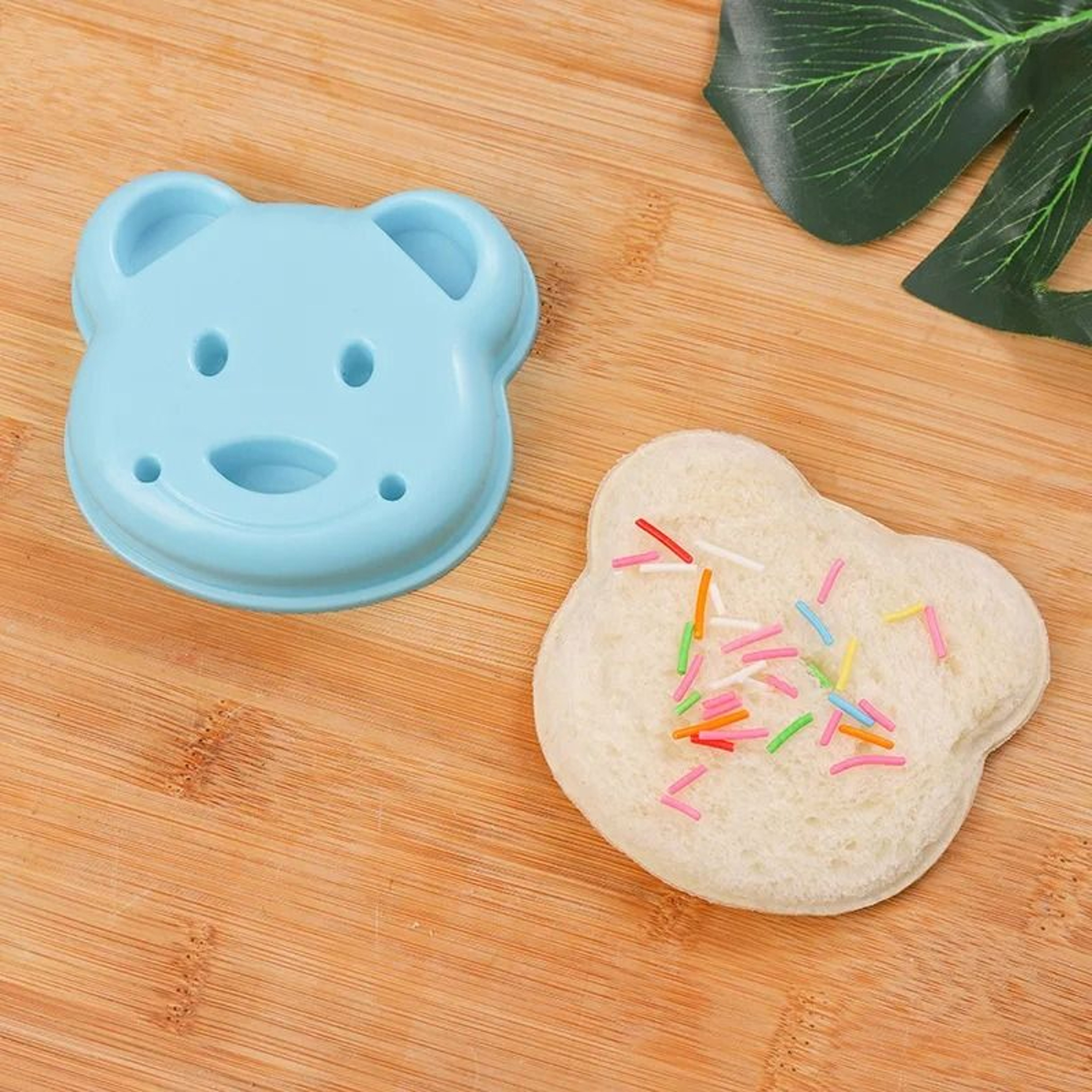 Bear  Car Sandwich Mold Set  Creative Bread Cutter  Sealer For Fun Childrens Lunches 8