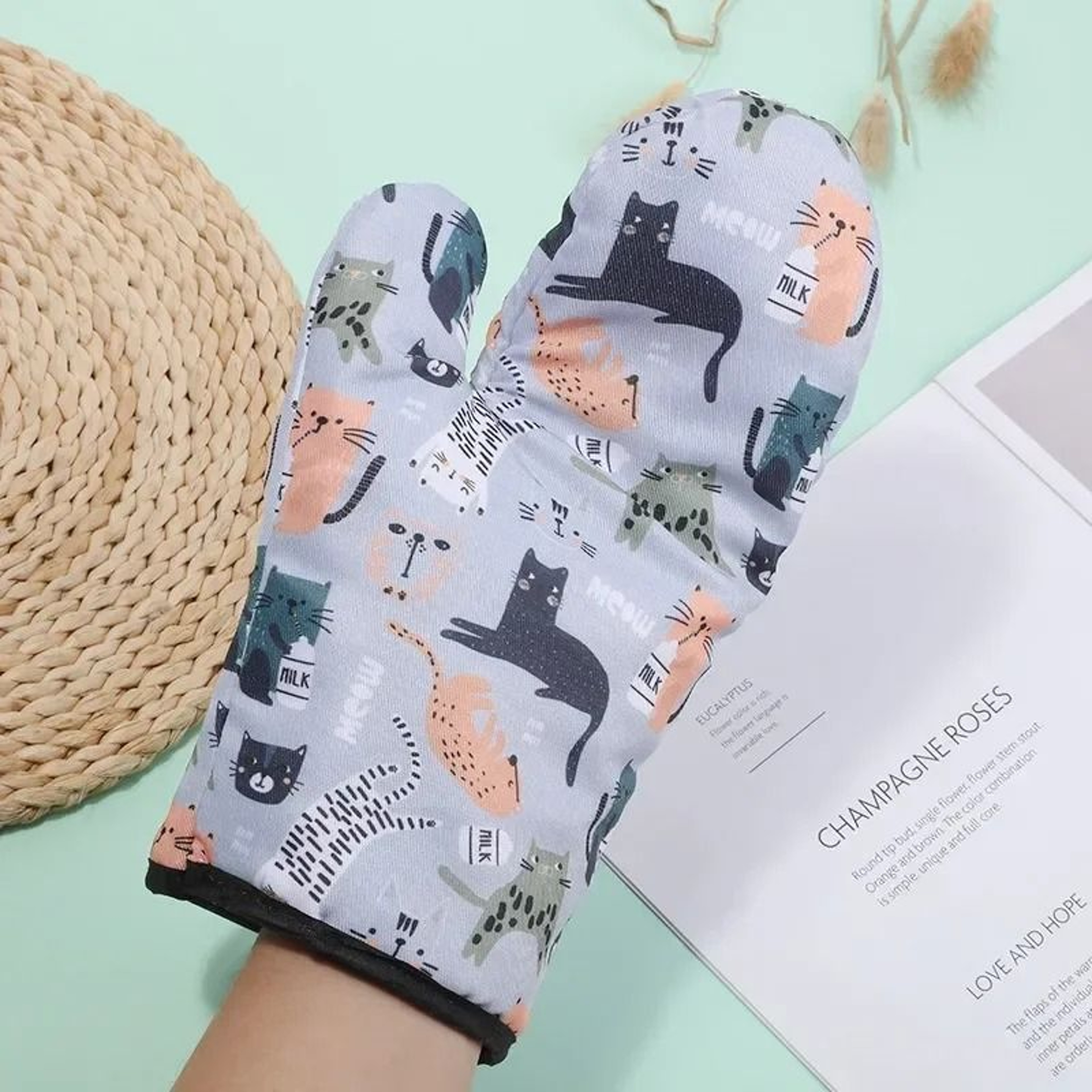 Cat Pattern Heat Insulation Gloves  Thick AntiScald NonSlip Oven  Microwave Mitts 1