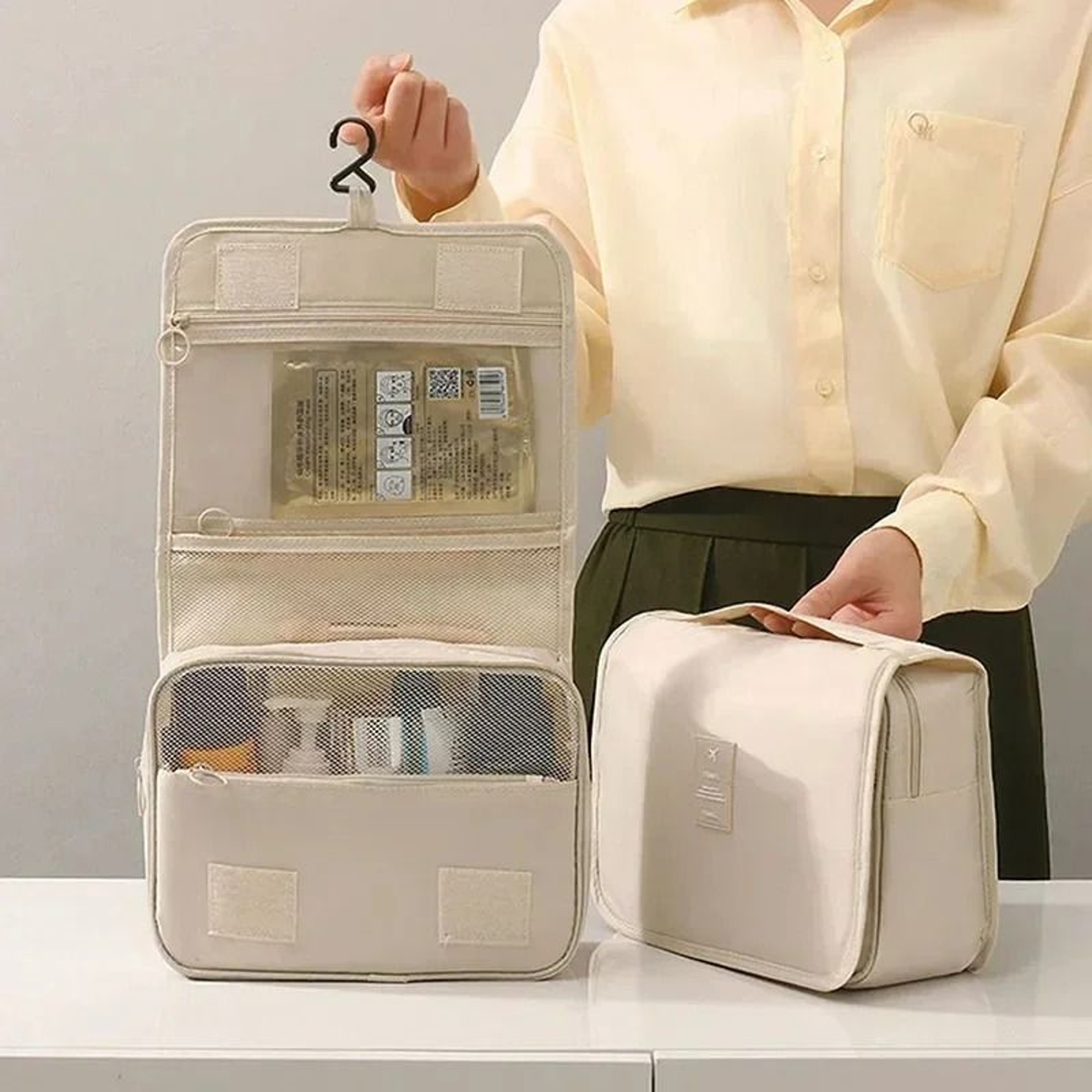 Waterproof Travel Toiletry  Makeup Organizer 1
