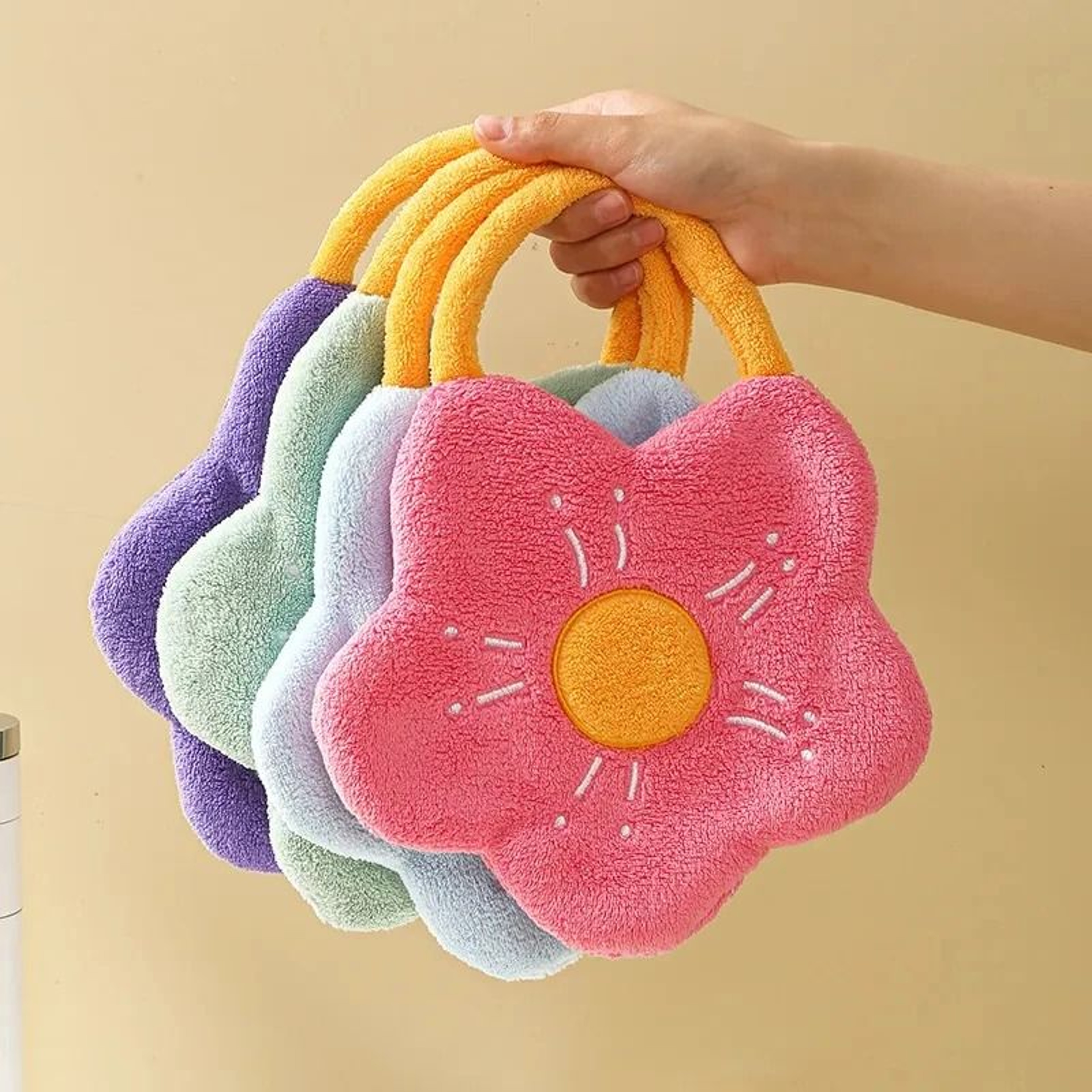 Quick Dry Creative Flower Shape Hand Towel 0