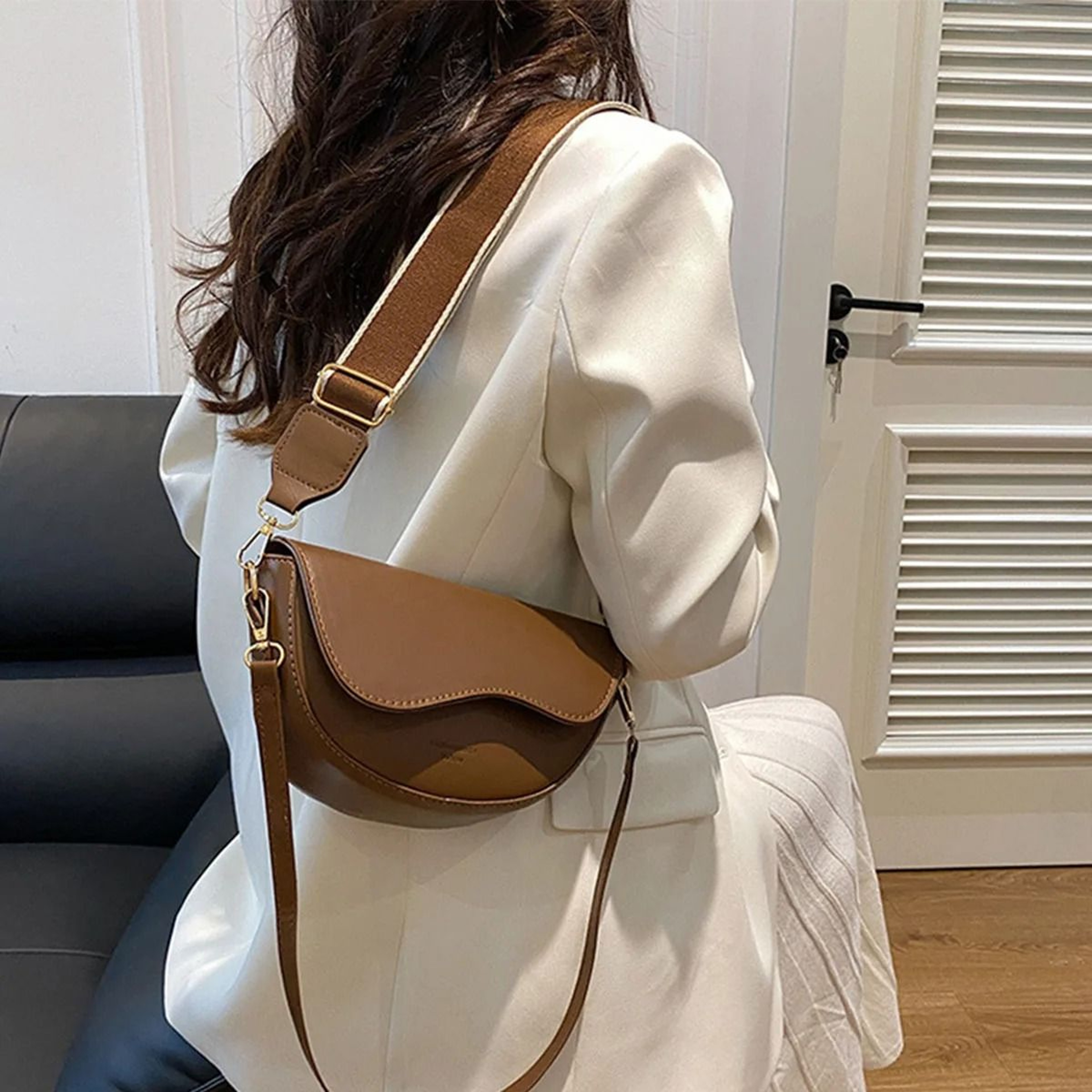 Casual Minimalist Ladies Crossbody Saddle Bag 1