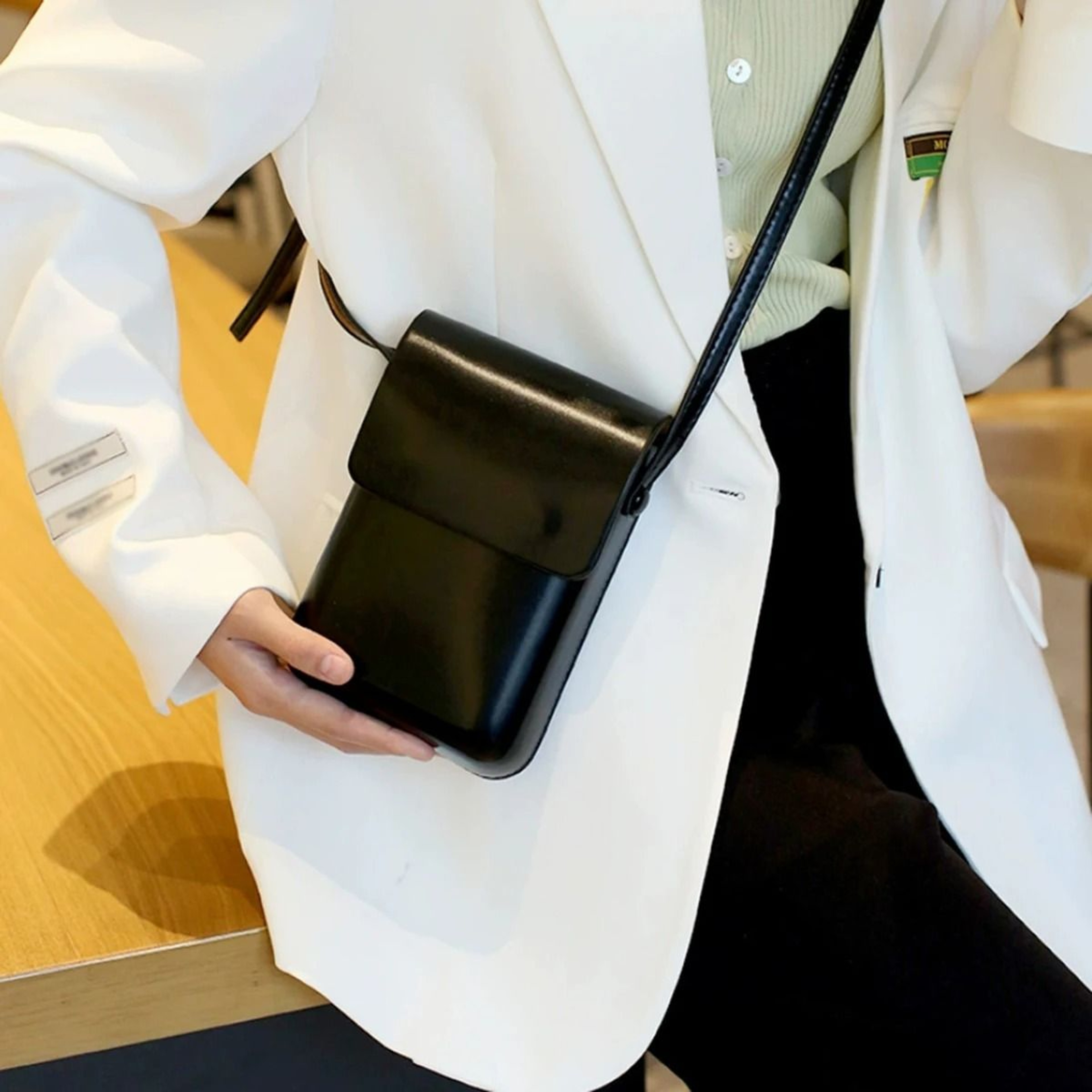 Versatile Vertical Simple Flip Phone And Crossbody Bag 0