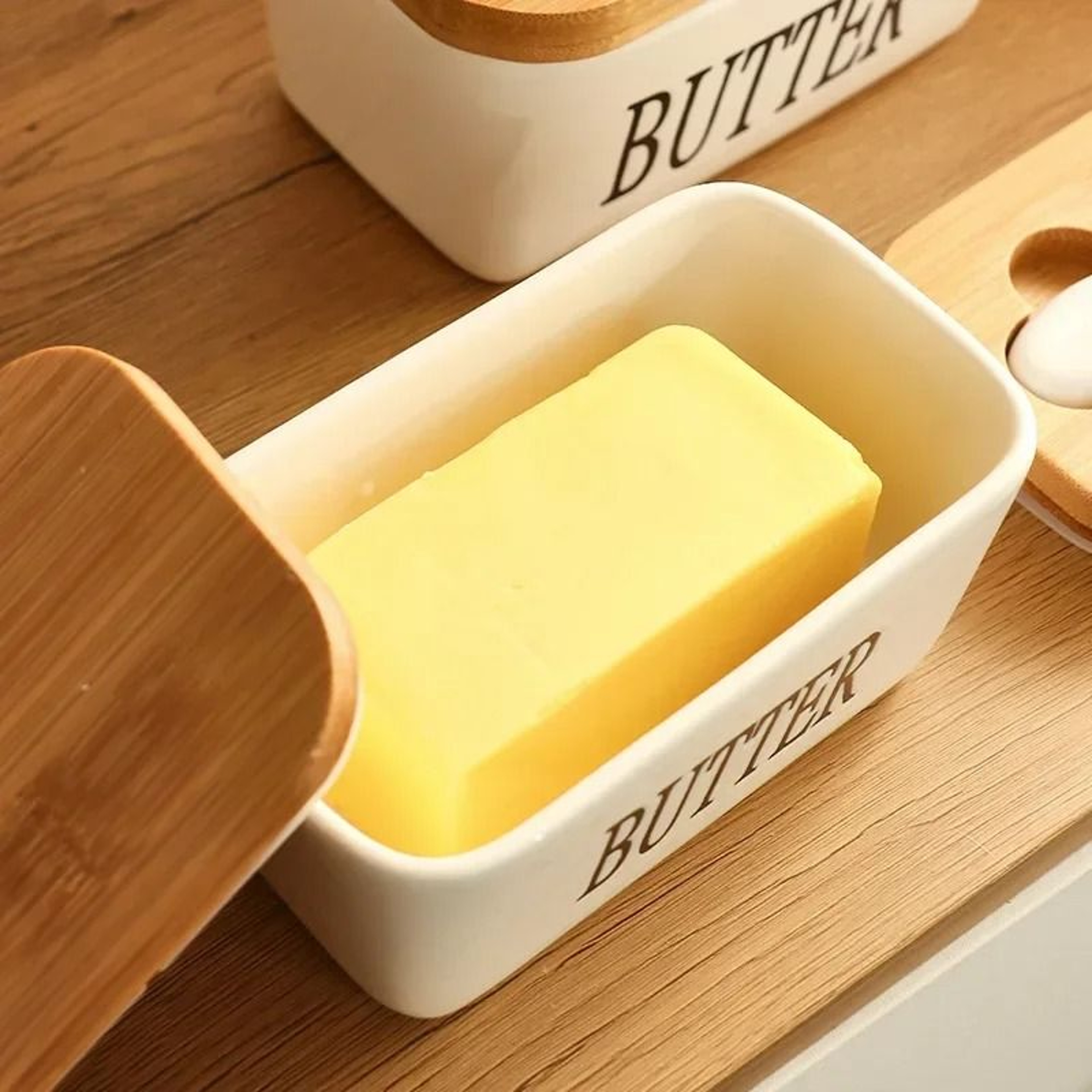 Ceramic Butter Container With Integrated Slicer Knife 3