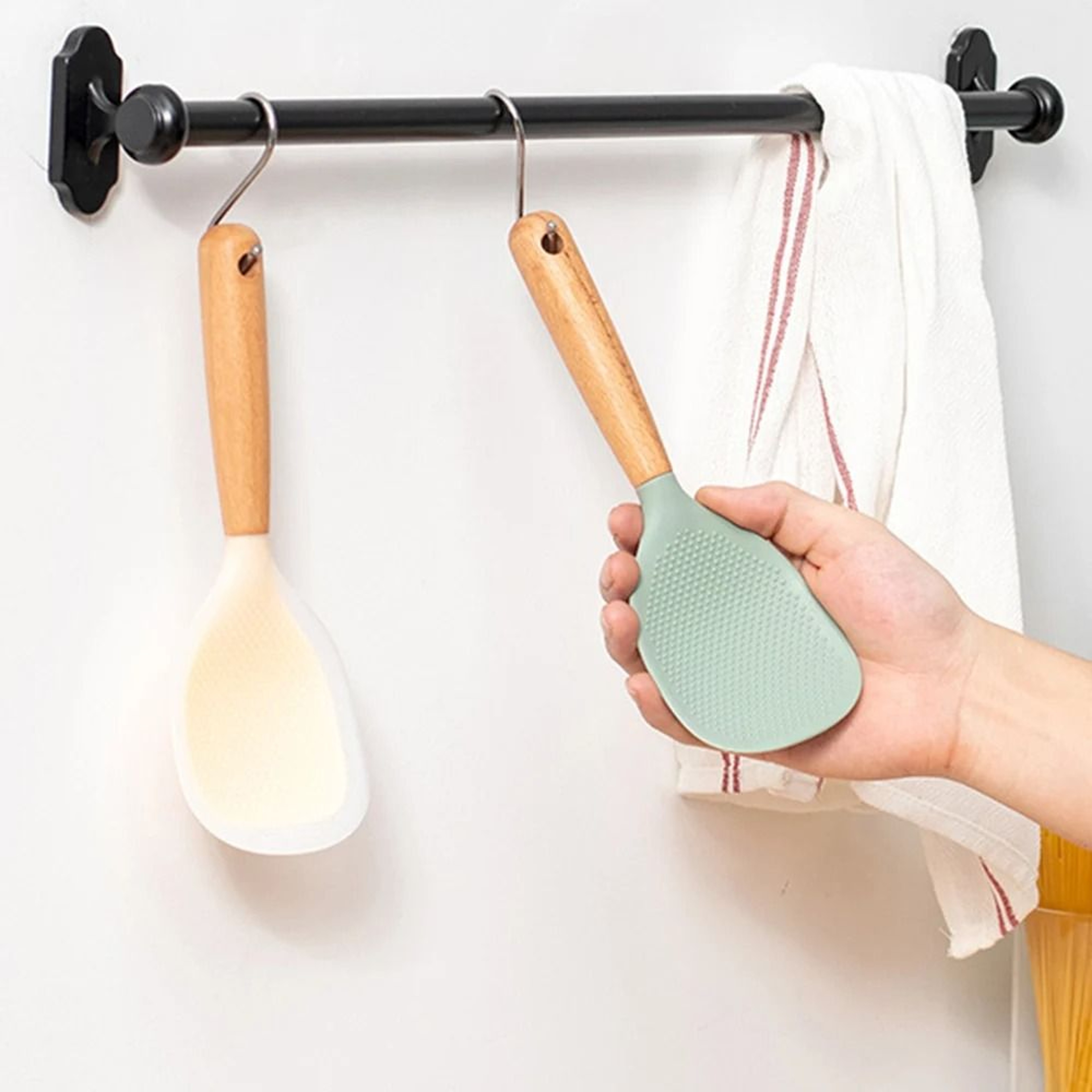 HeatResistant Silicone Rice Shovel With Ergonomic WoodFinish Handle 1