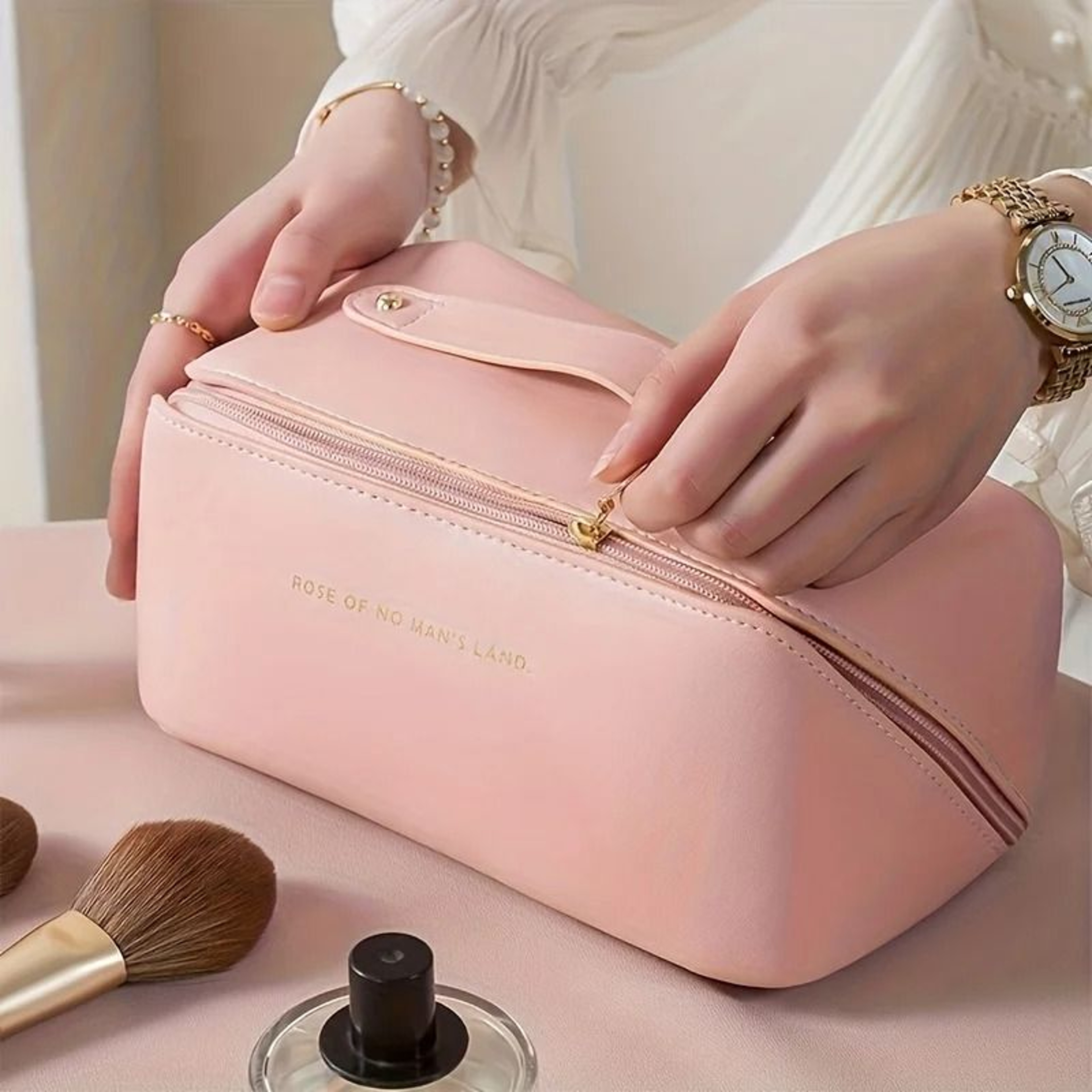 Luxury Lady Cosmetic Case And Large Capacity Toiletry Kit Bag For Travel 1