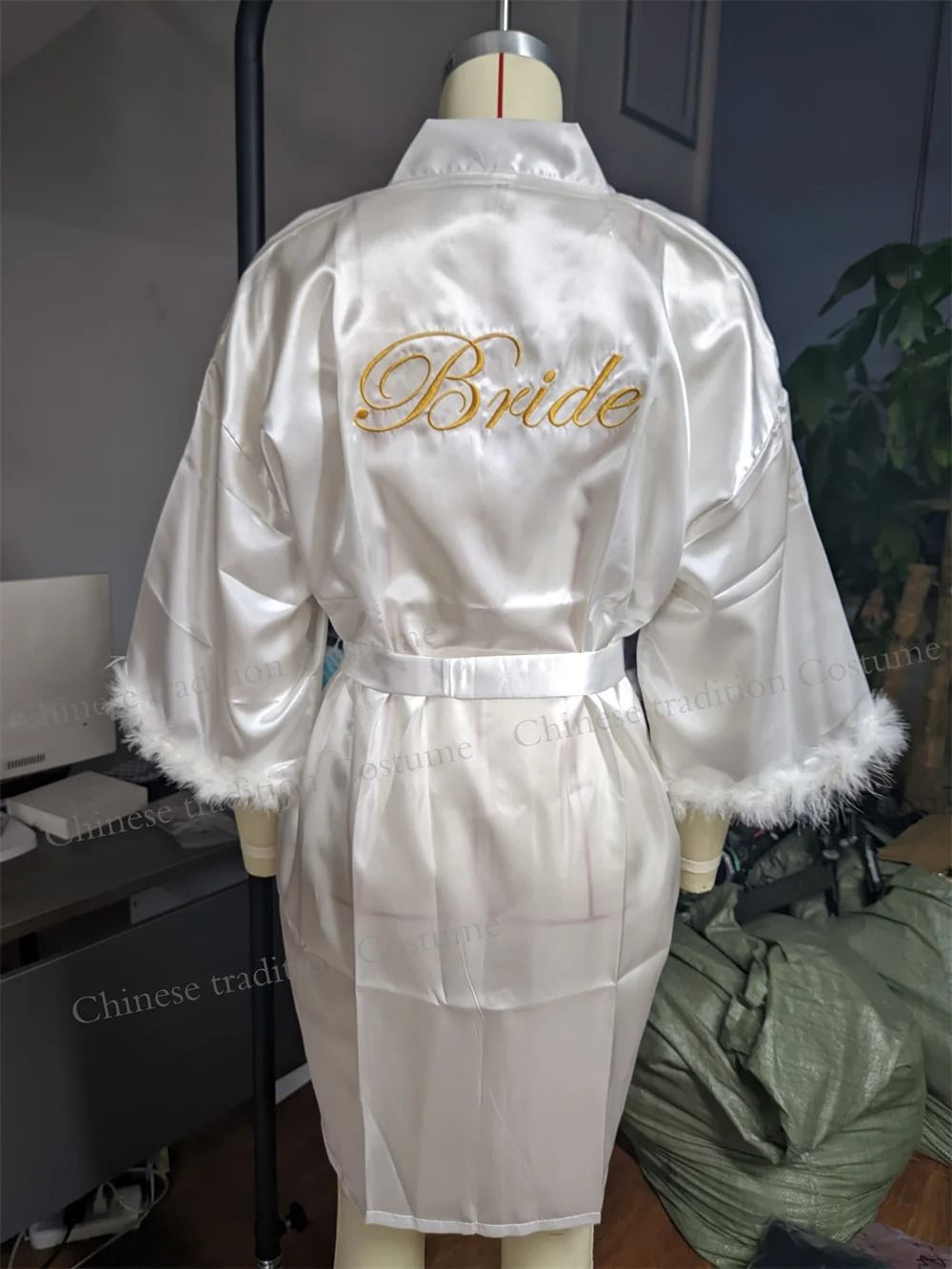 Luxurious White Bridal Feather Robe  Professional Satin Wedding Kimono  Sexy Bridesmaid Peignoir 5