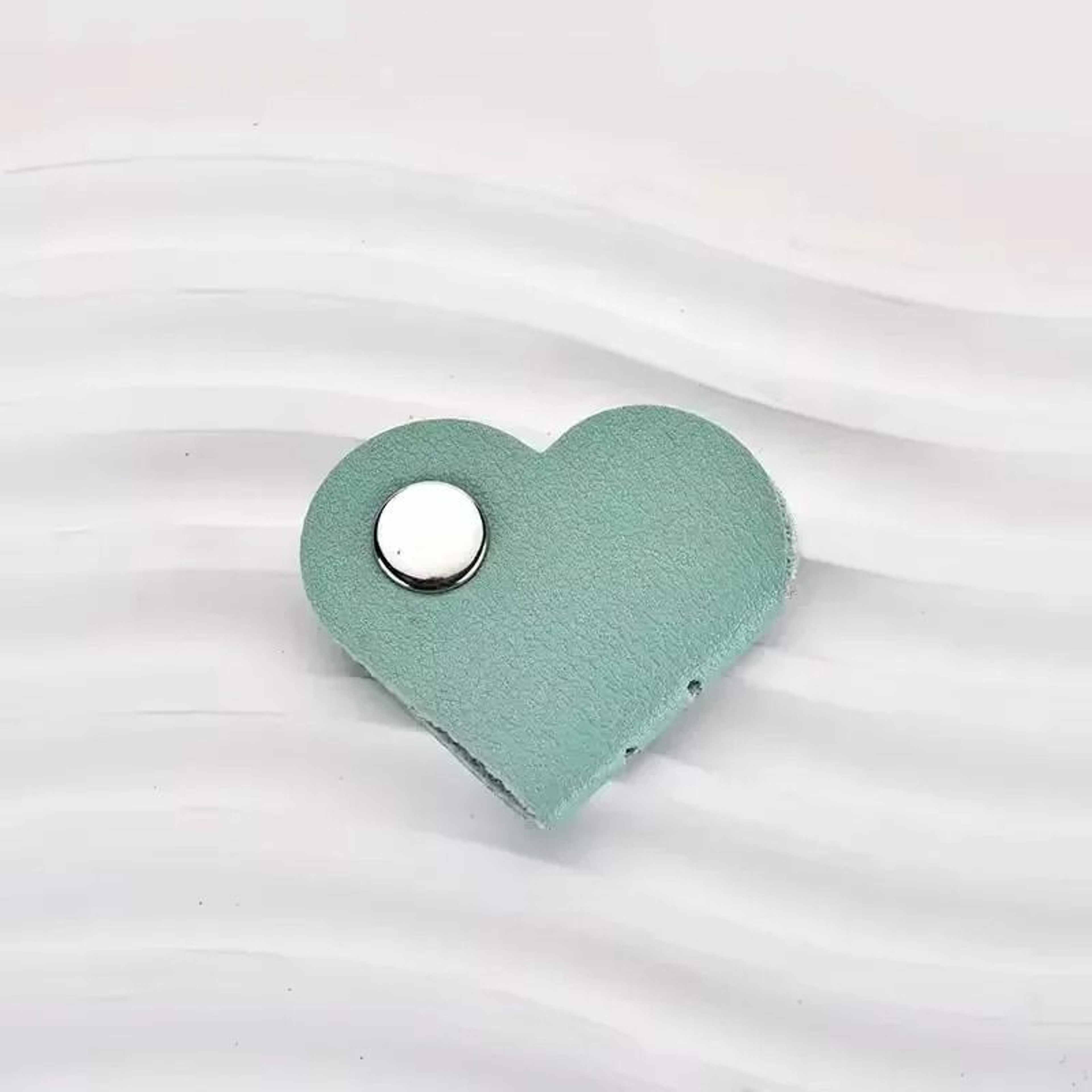 Mini Heart Leather Cable Winder  HighPerformance HeartShaped Cord Organizer  Headphone Wire Holder 13