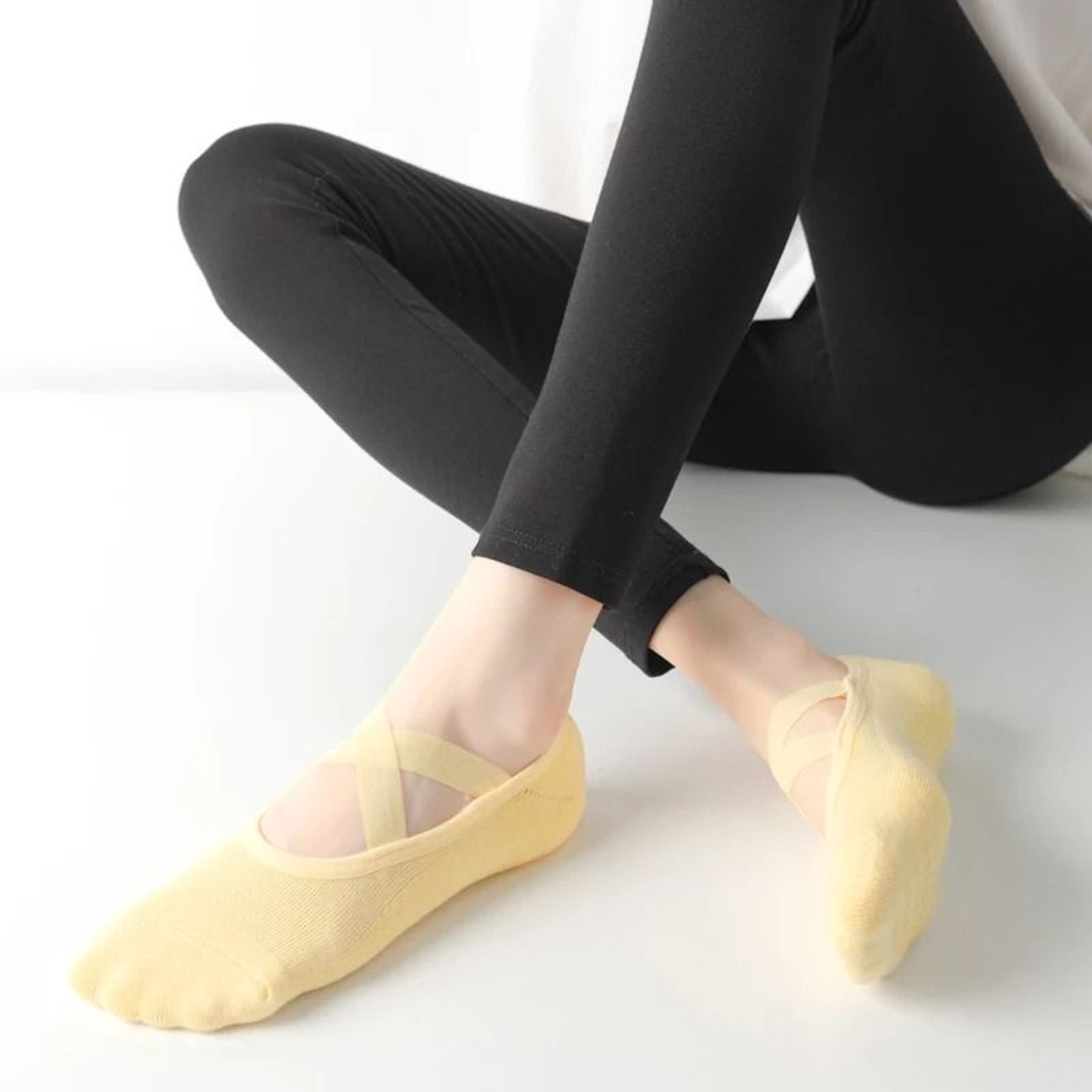 Women Breathable Towel Bottom Yoga Socks Silicone Non Slip Bandage Pilates Ladies Ballet Dance Sock 2