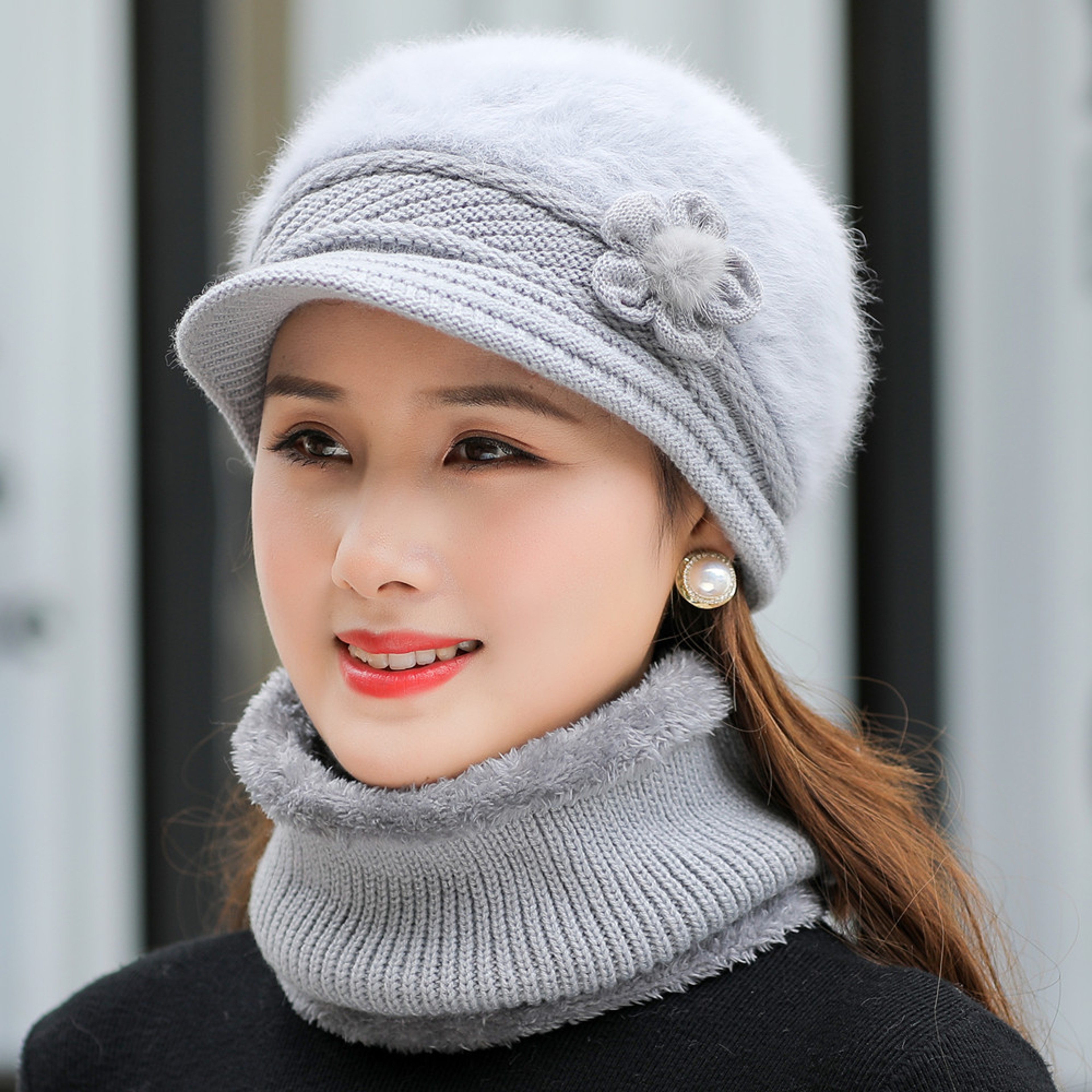 Plush Fur Lined Winter Hat & Scarf Set - Stylish & Warm Gift for Women – view 7