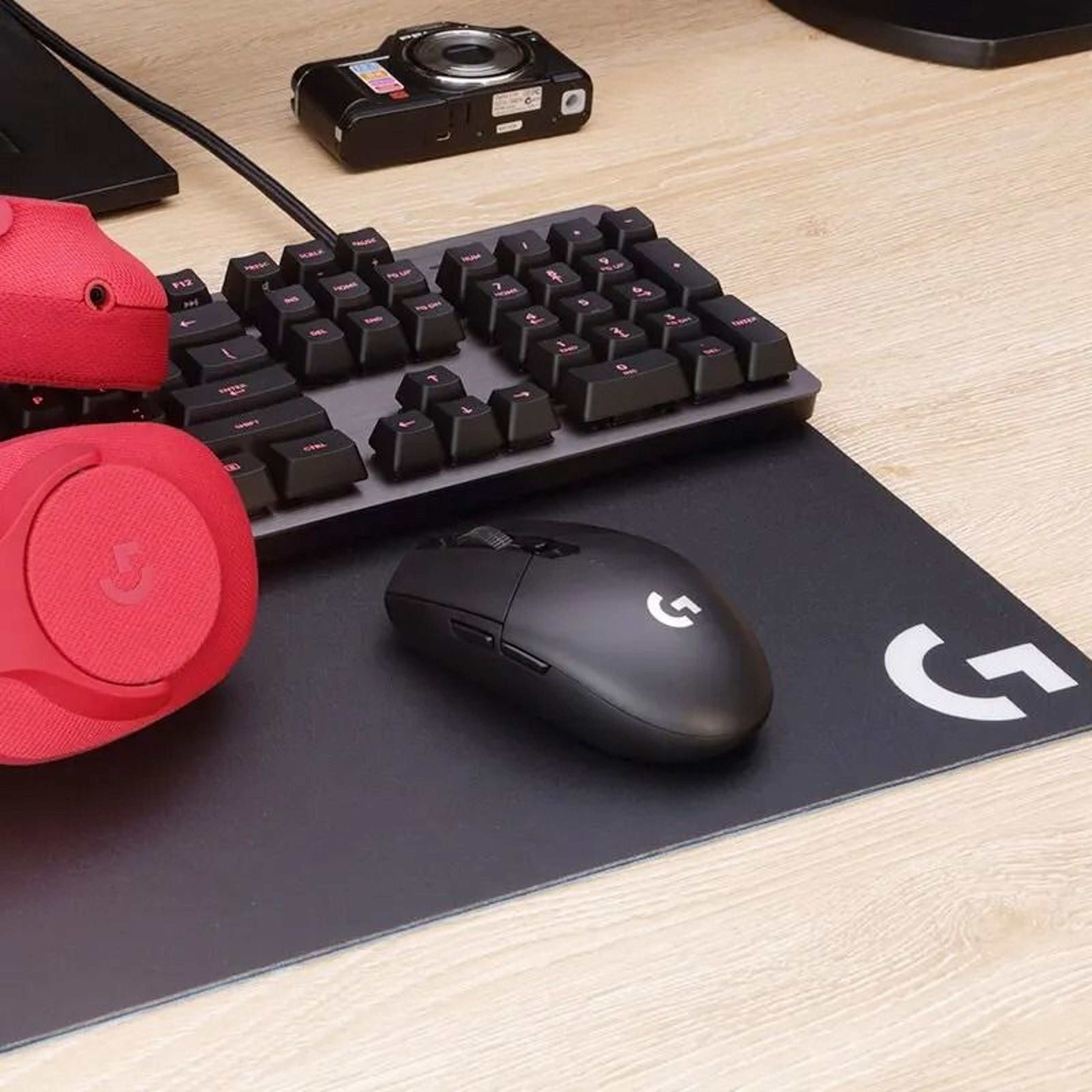 Logitech G304 LIGHTSPEED Wireless Gaming Mouse  12000 DPI HERO Sensor  6 Programmable Buttons 5