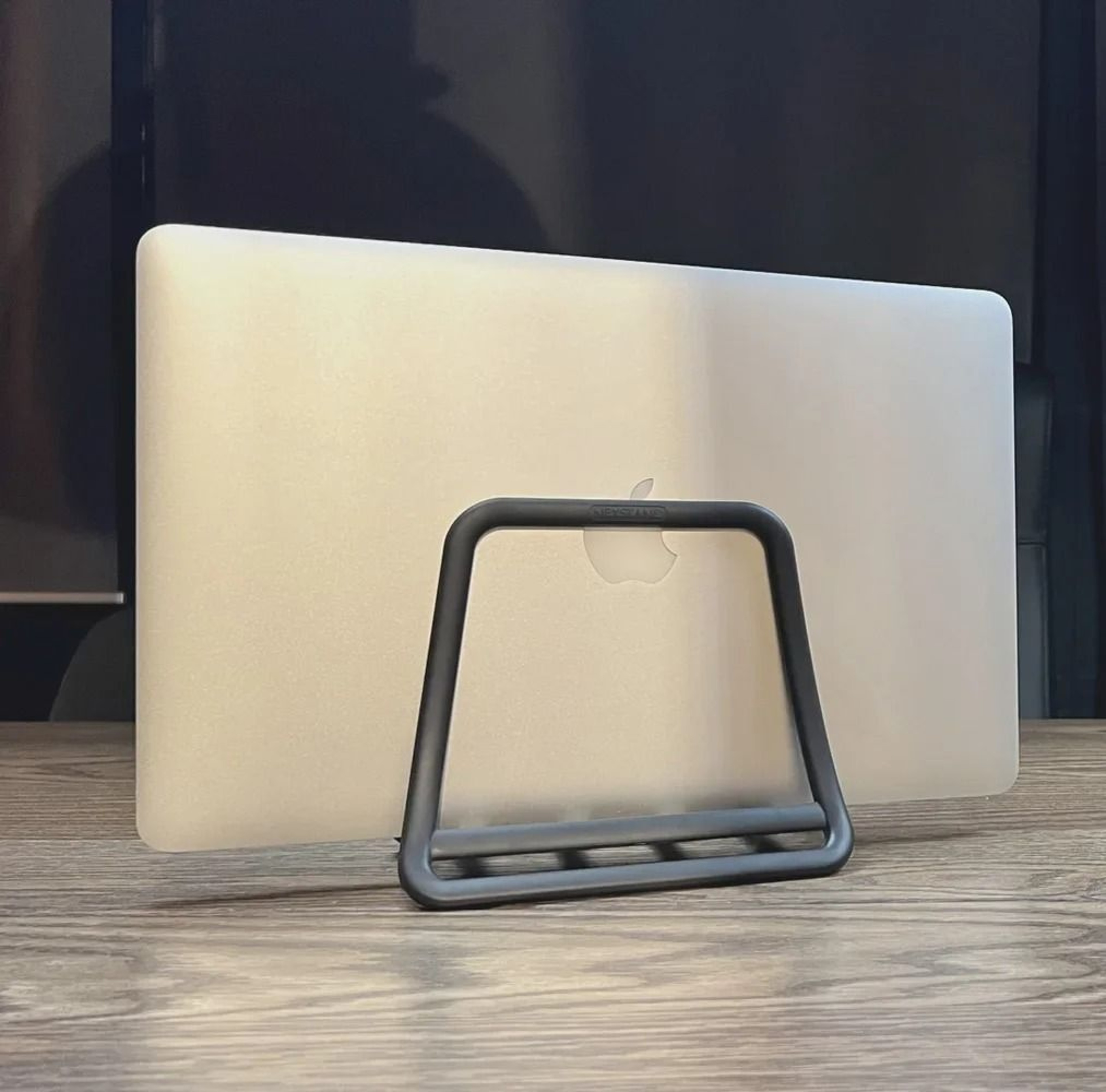 Universal Vertical Laptop Stand  Foldable Desktop Dock For MacBook IPad And Dell Notebooks 1