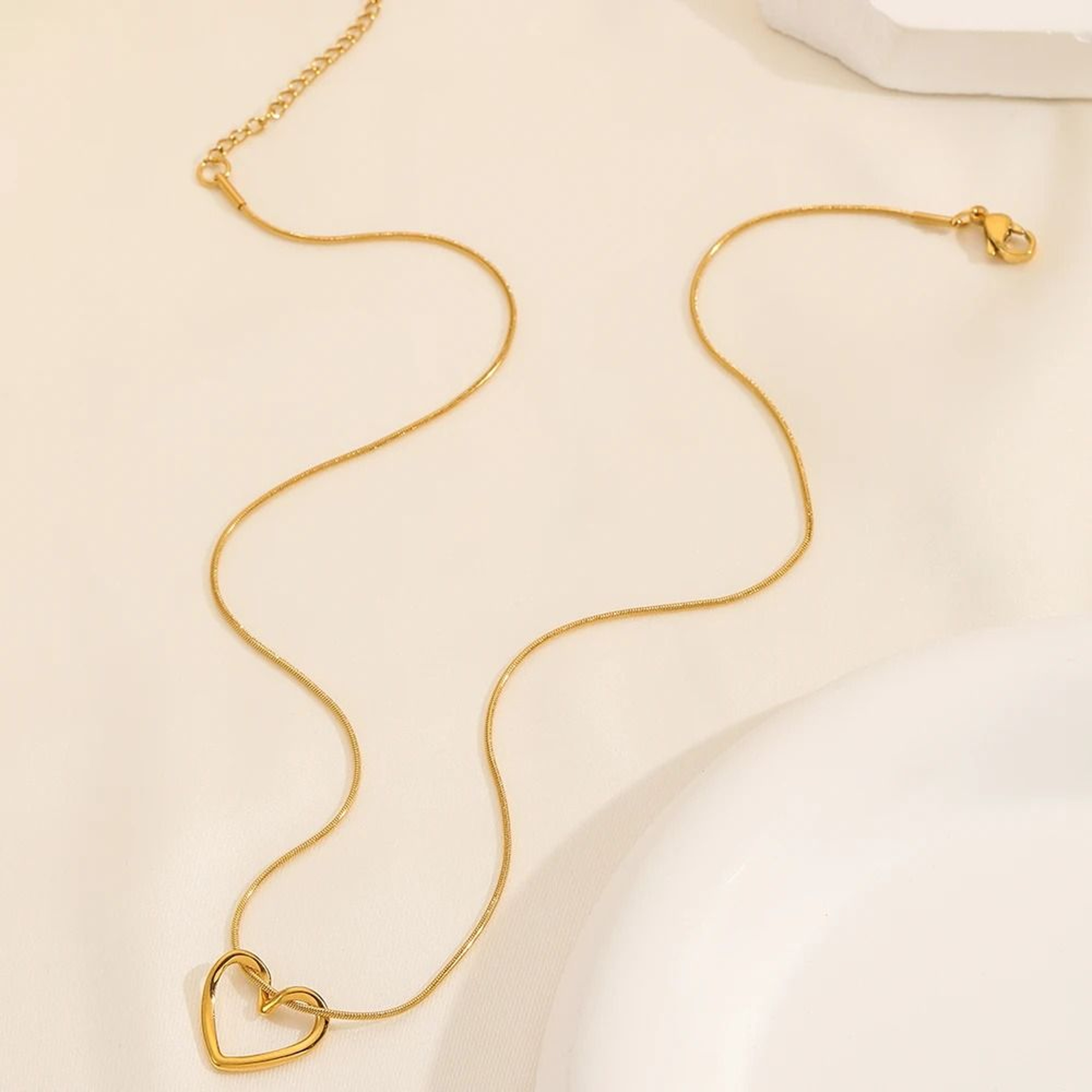 Fashion Twist Heart Pendant Necklace 18K Gold Plated Stainless Steel Chain For Women And Girls 3