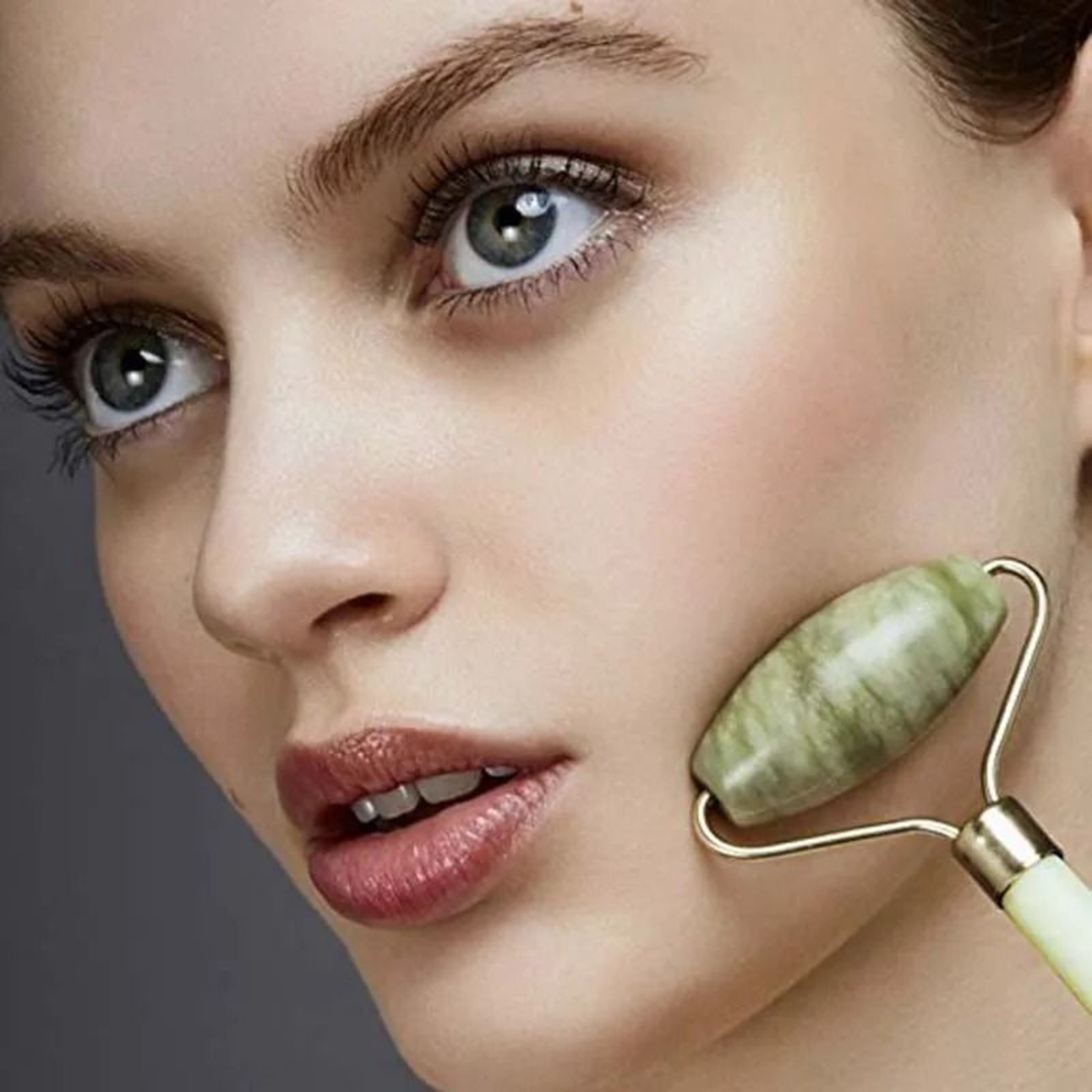 Natural Jade Facial Roller And Gua Sha Scraping Massager Set 4