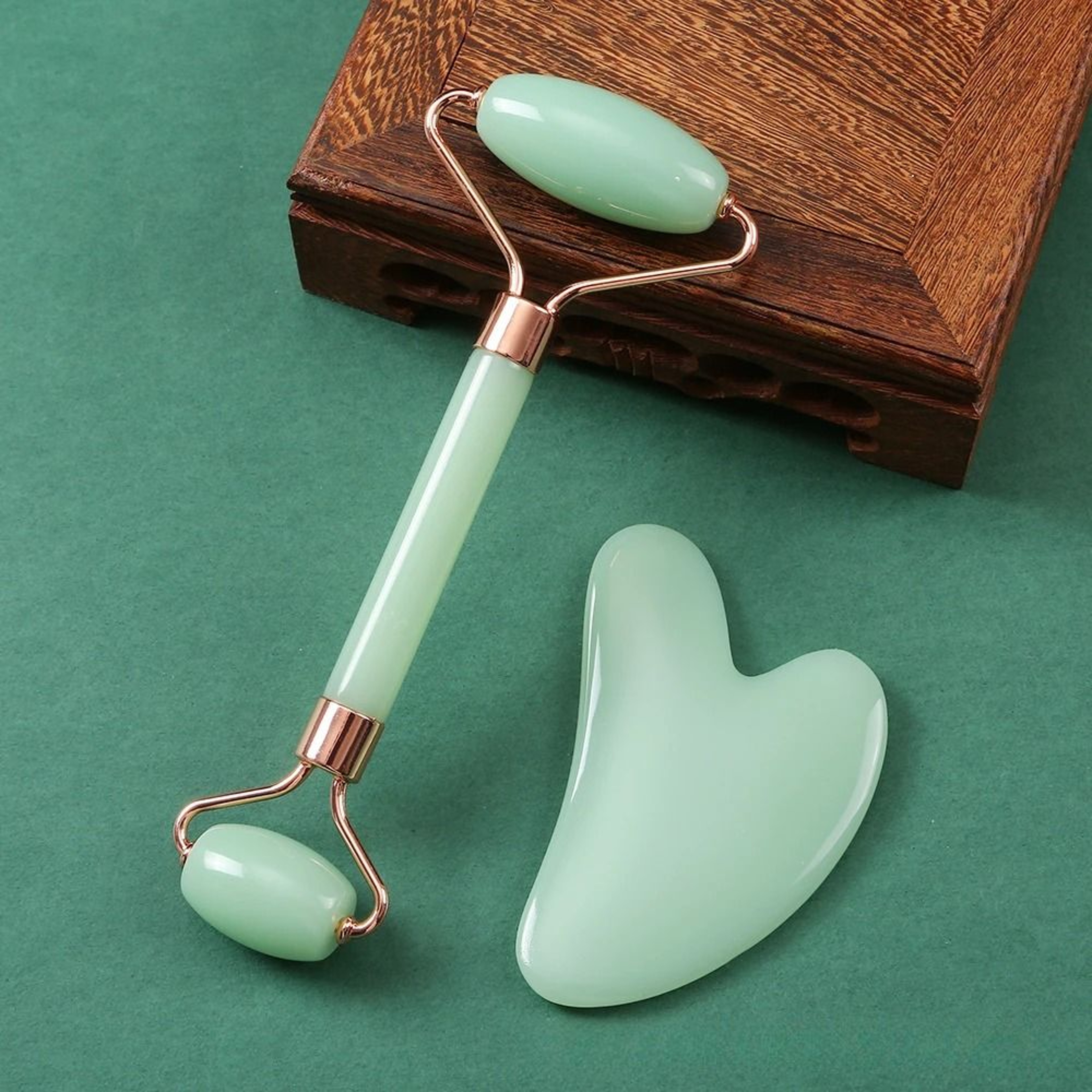 Natural Resin Facial Roller And HeartShaped Gua Sha Scraper Set 6