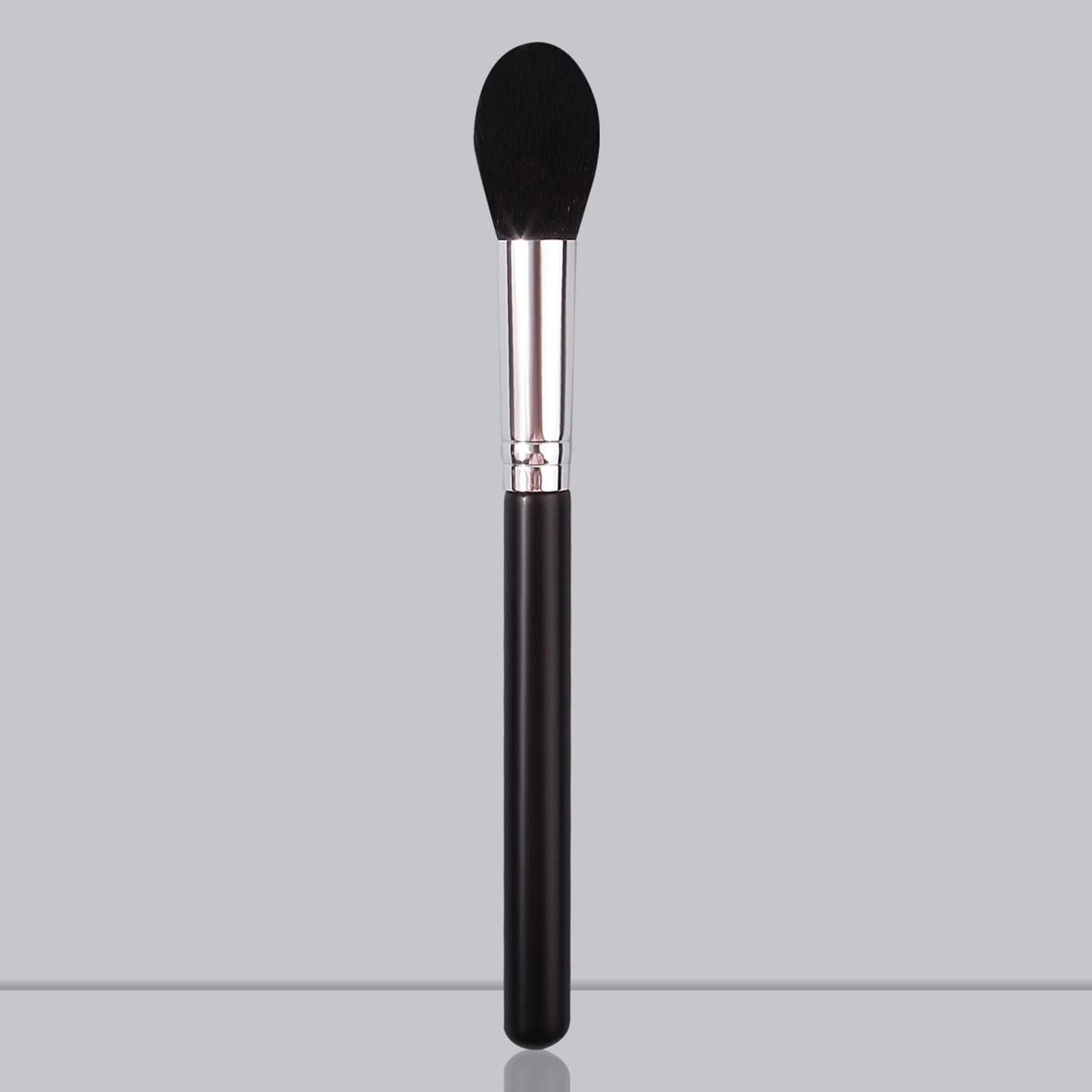 HighQuality Soft Flame Makeup Brush Professional Highlight Smudge Blush MultiPurpose Beauty Tool 0