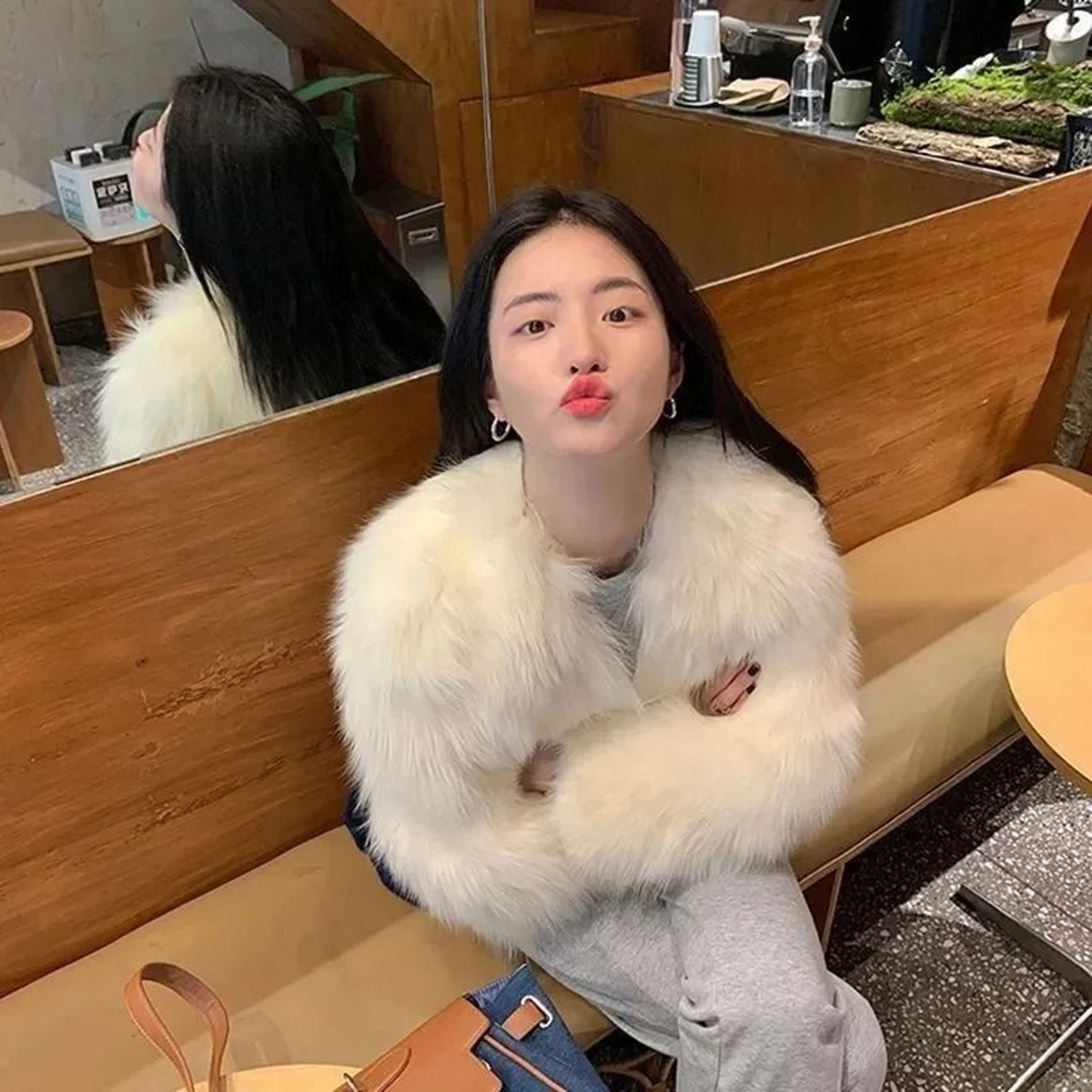 2026 Fashion Imitation Fox Fur Coat  Premium Casual Short Loose Winter Jacket  Comfortable Outerwea 5