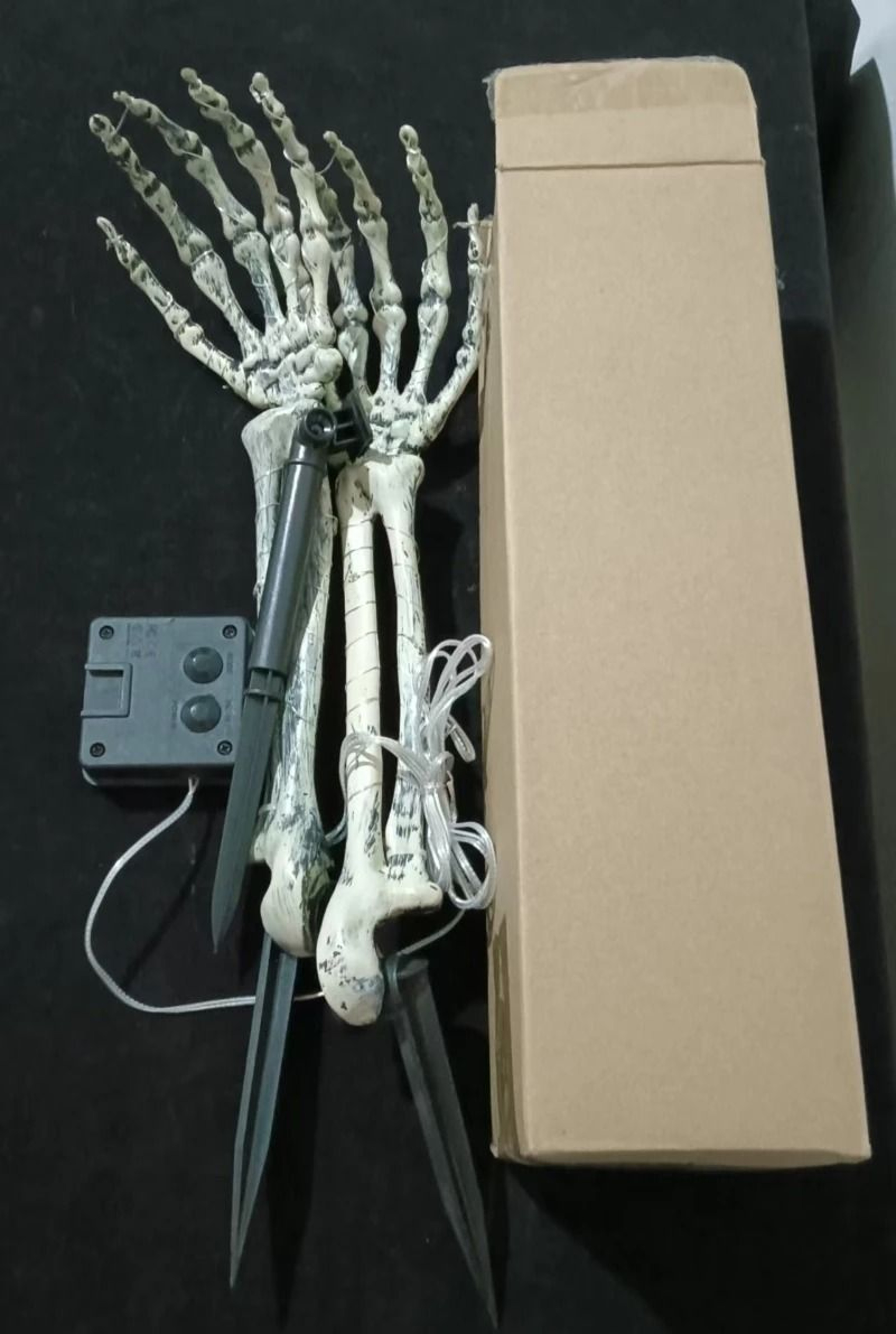 2PC Halloween Solar Ghost Hand LED Stake Lights Outdoor Waterproof Decor 4