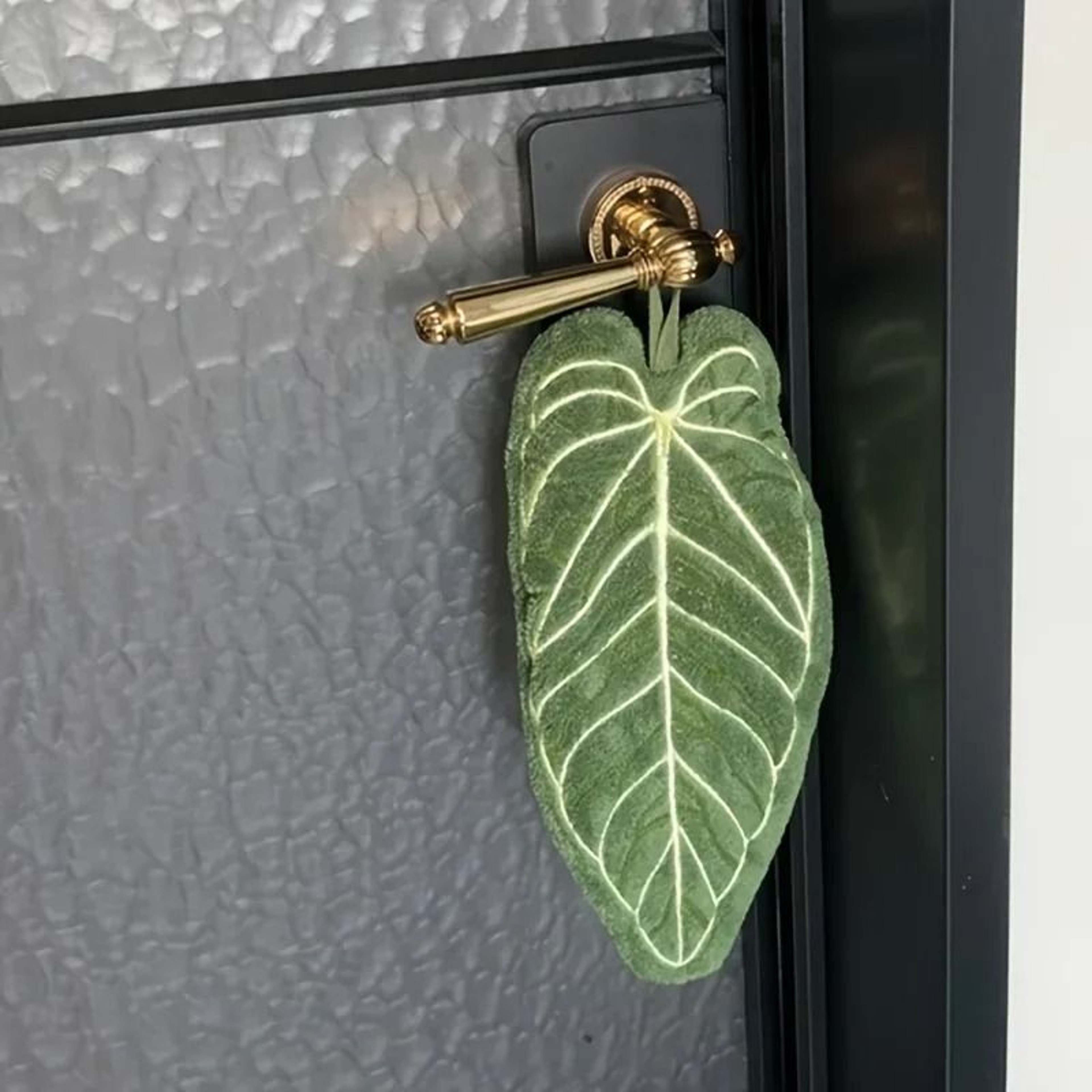 UltraAbsorbent QuickDry Leaf Hand Towel And HighPerformance Botanical Bathroom Decoration 1