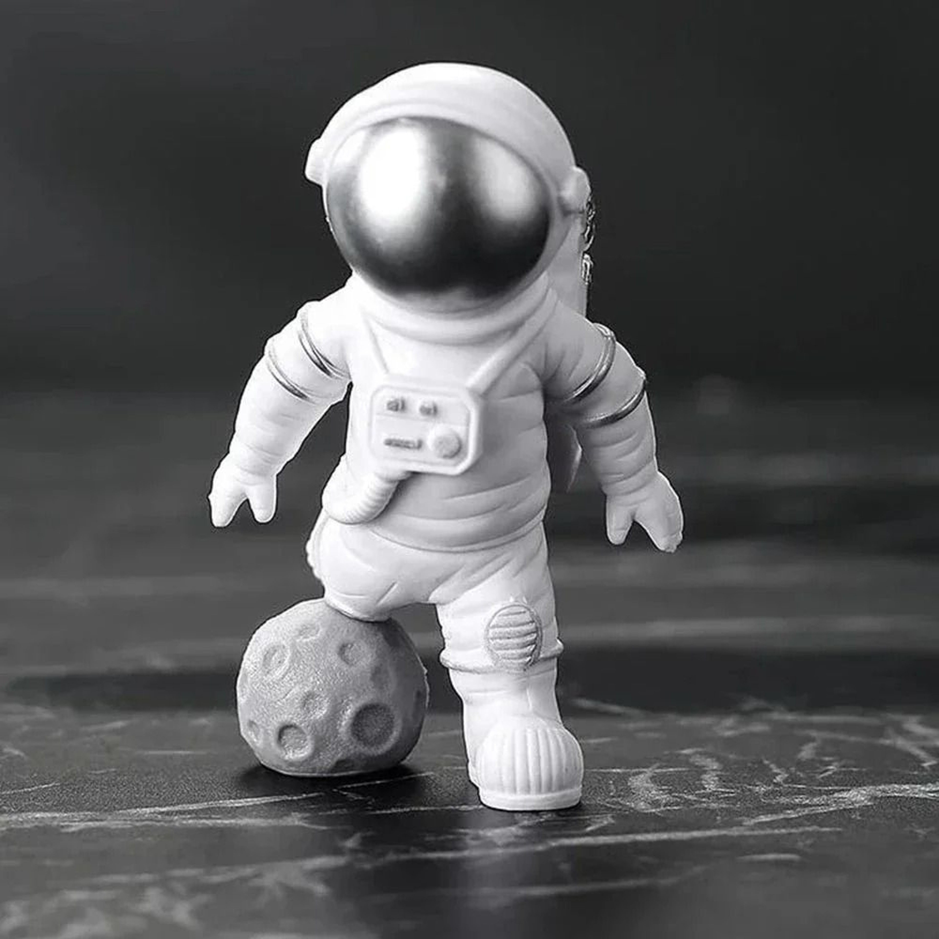 Astronaut Explorer Figurine Set  4Piece Miniature Spaceman Desktop Sculpture 1