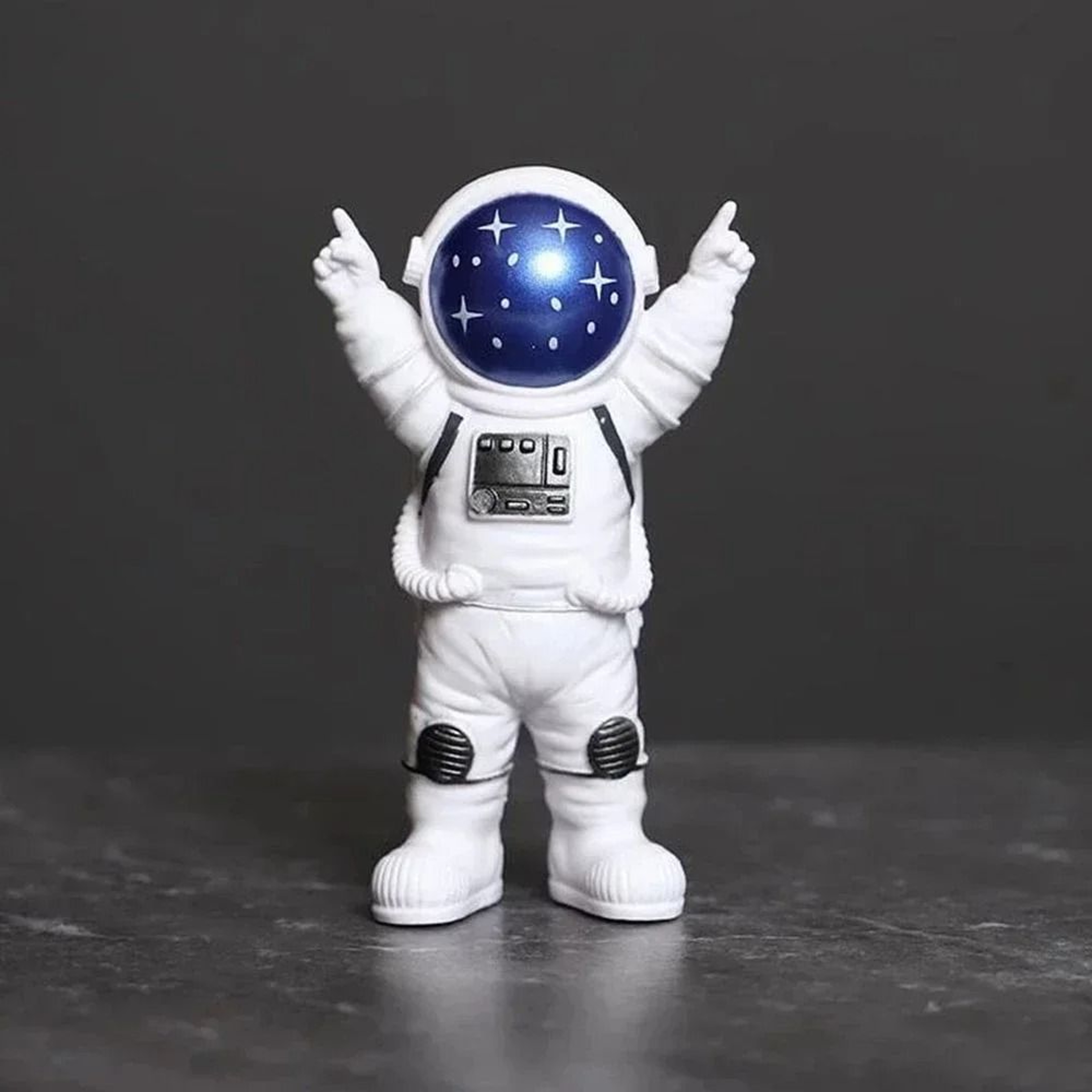 Astronaut Explorer Figurine Set  4Piece Miniature Spaceman Desktop Sculpture 2