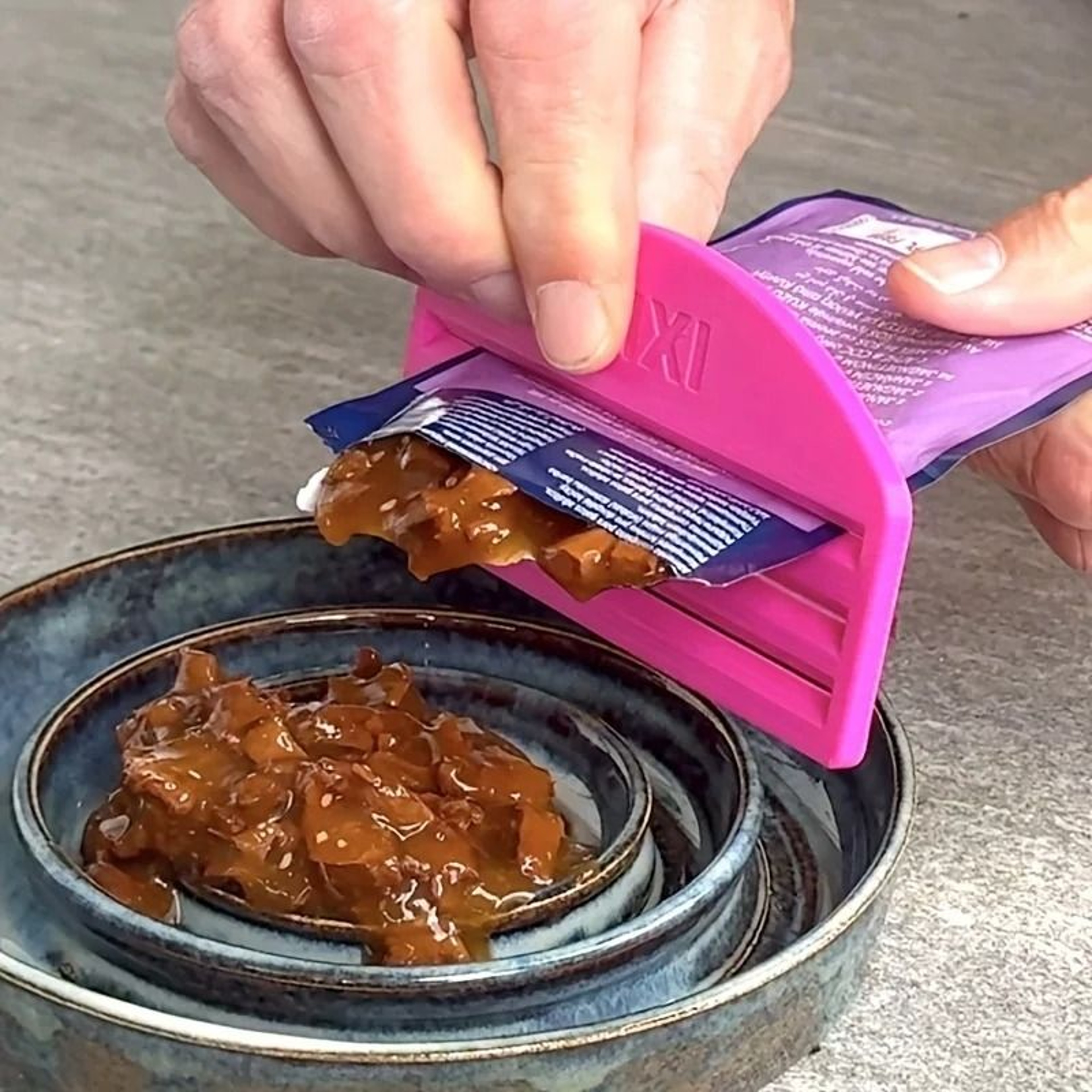 ZeroWaste Pouch Squeezer  Feeding Aid 0