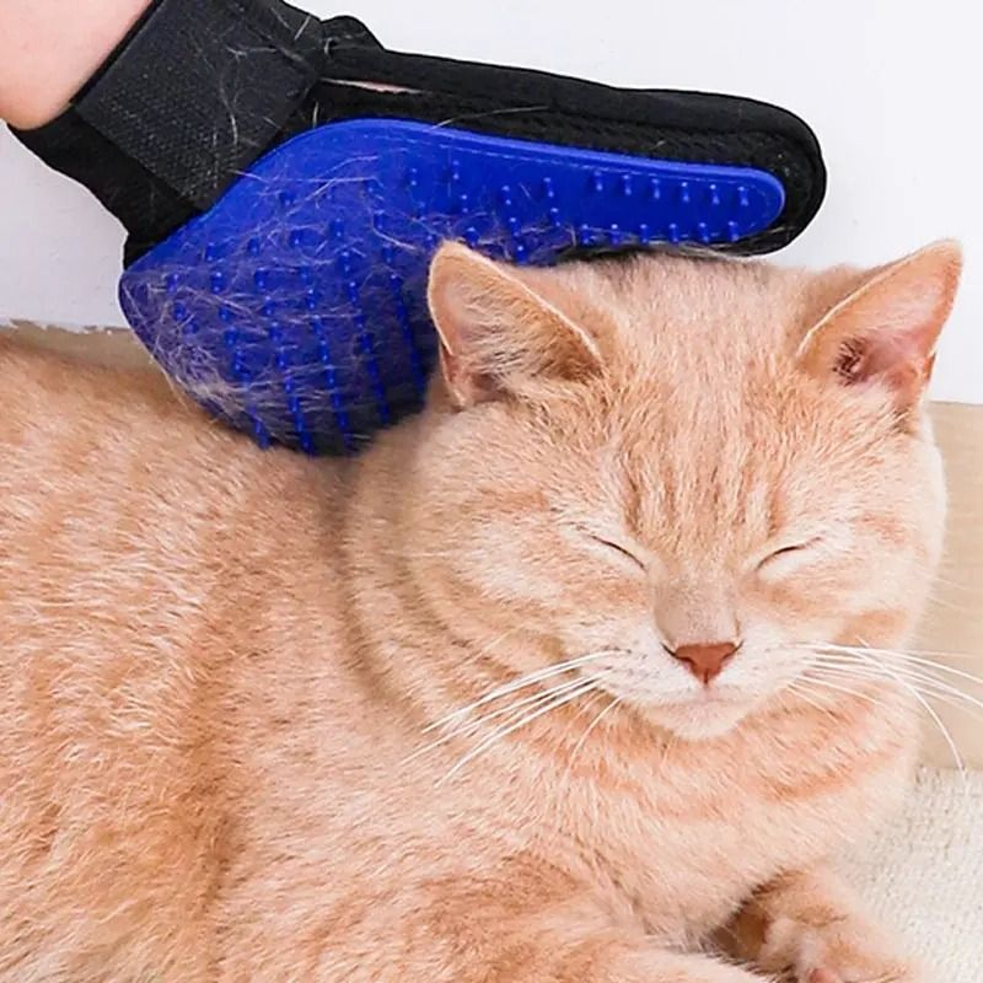 Silicone Grooming And DeShedding Massage Glove 1