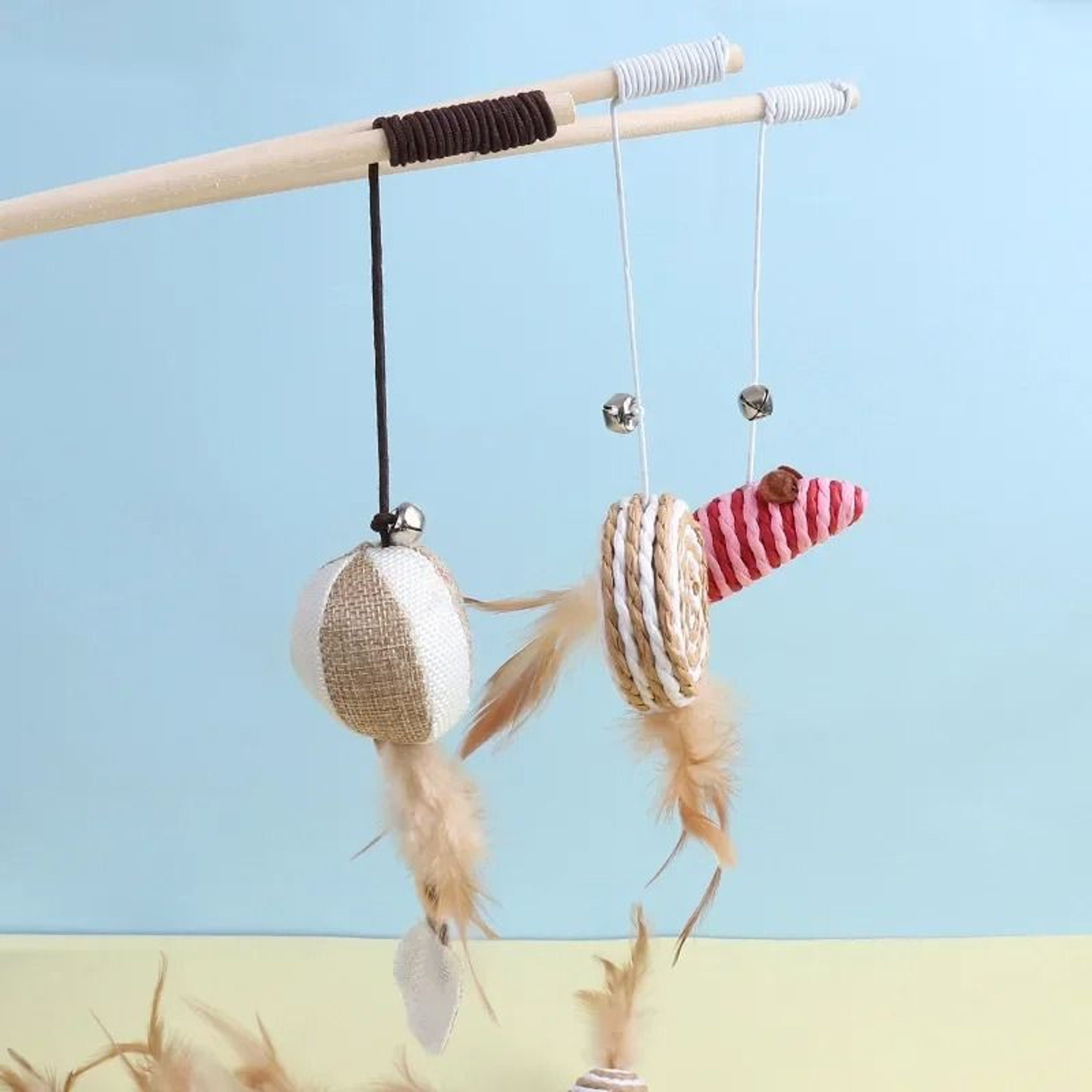 Premium Wooden Teasing Cat Rod With Plush Mouse Feather And Acoustic Bell Accents 3