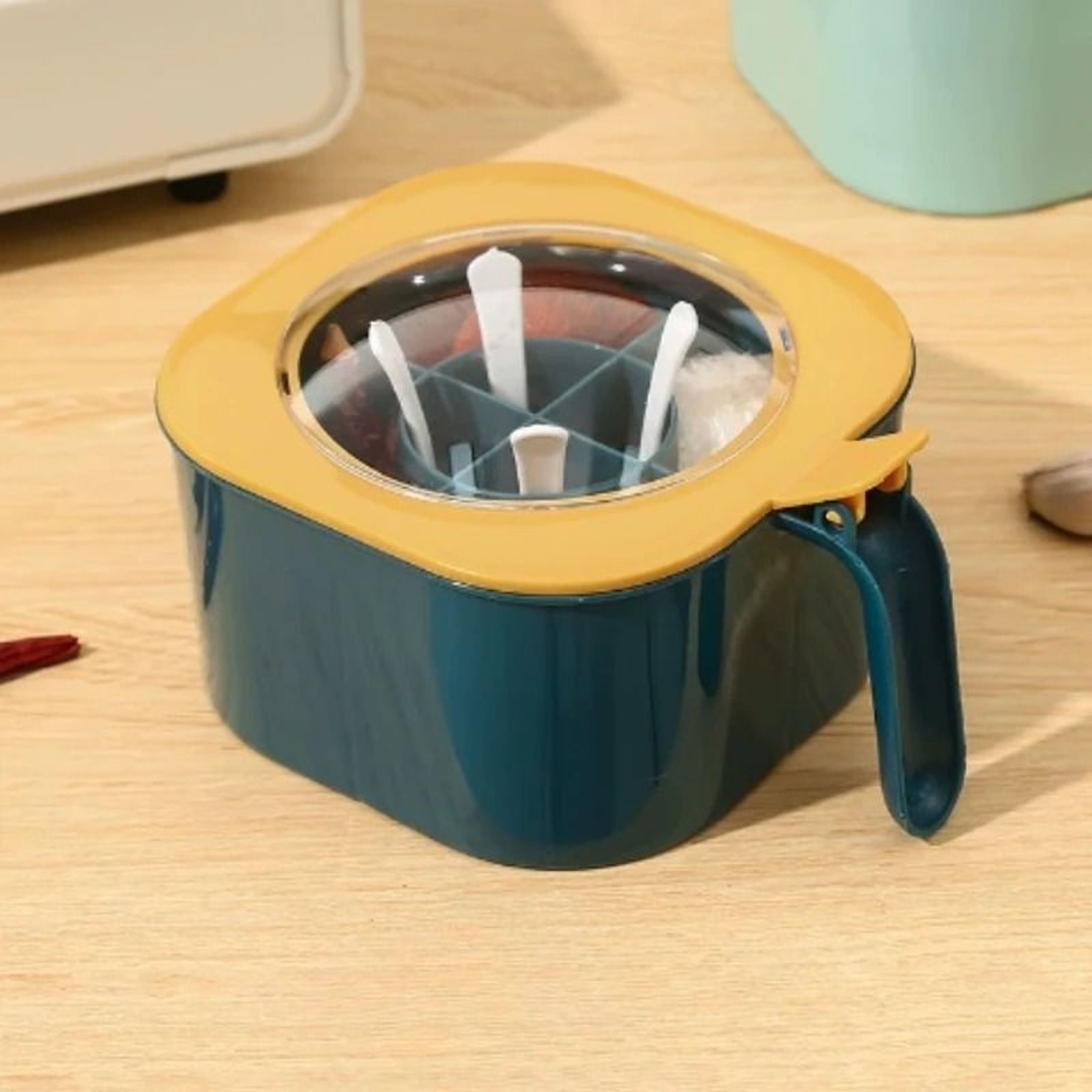FourCompartment Integrated Kitchen Seasoning Box  MultiFunctional Spice Jar With Lid And Spoons 6