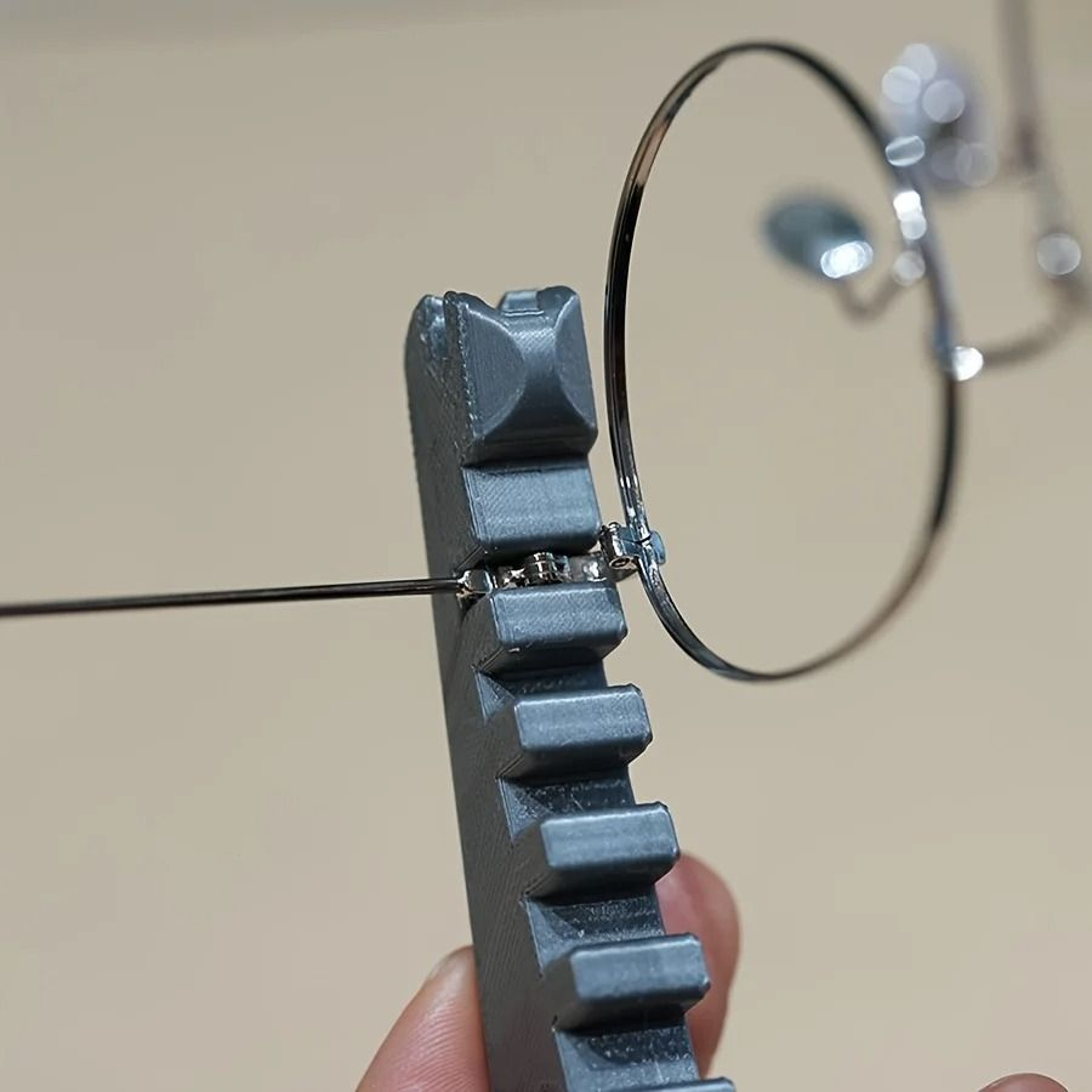 Professional Compact Eyeglass Adjustment And Frame Repair Tool 3