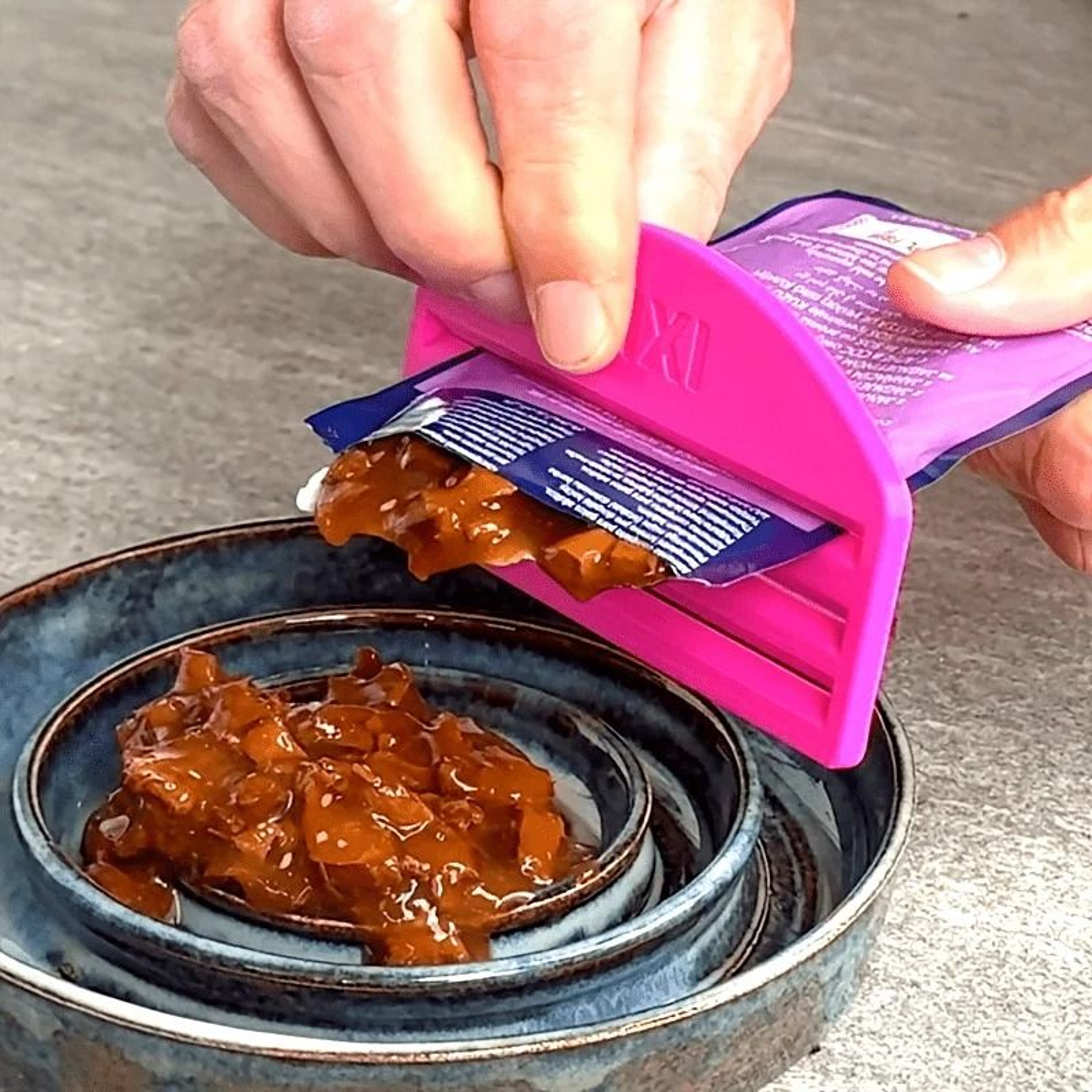 MultiSlot Ergonomic Cat Wet Food Strip Squeezer 0