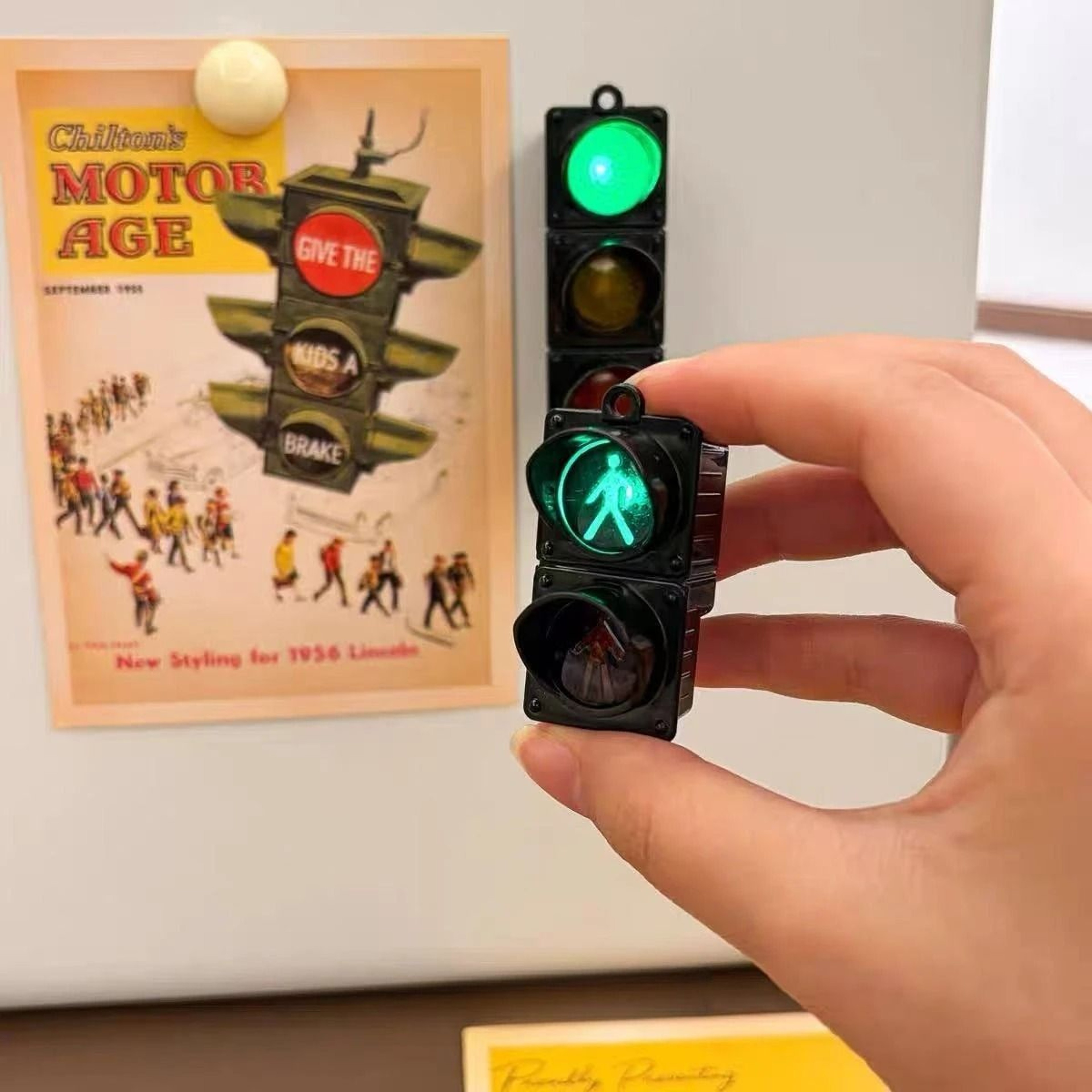 Traffic Light Magnetic Refrigerator Sticker  Creative Toy 0