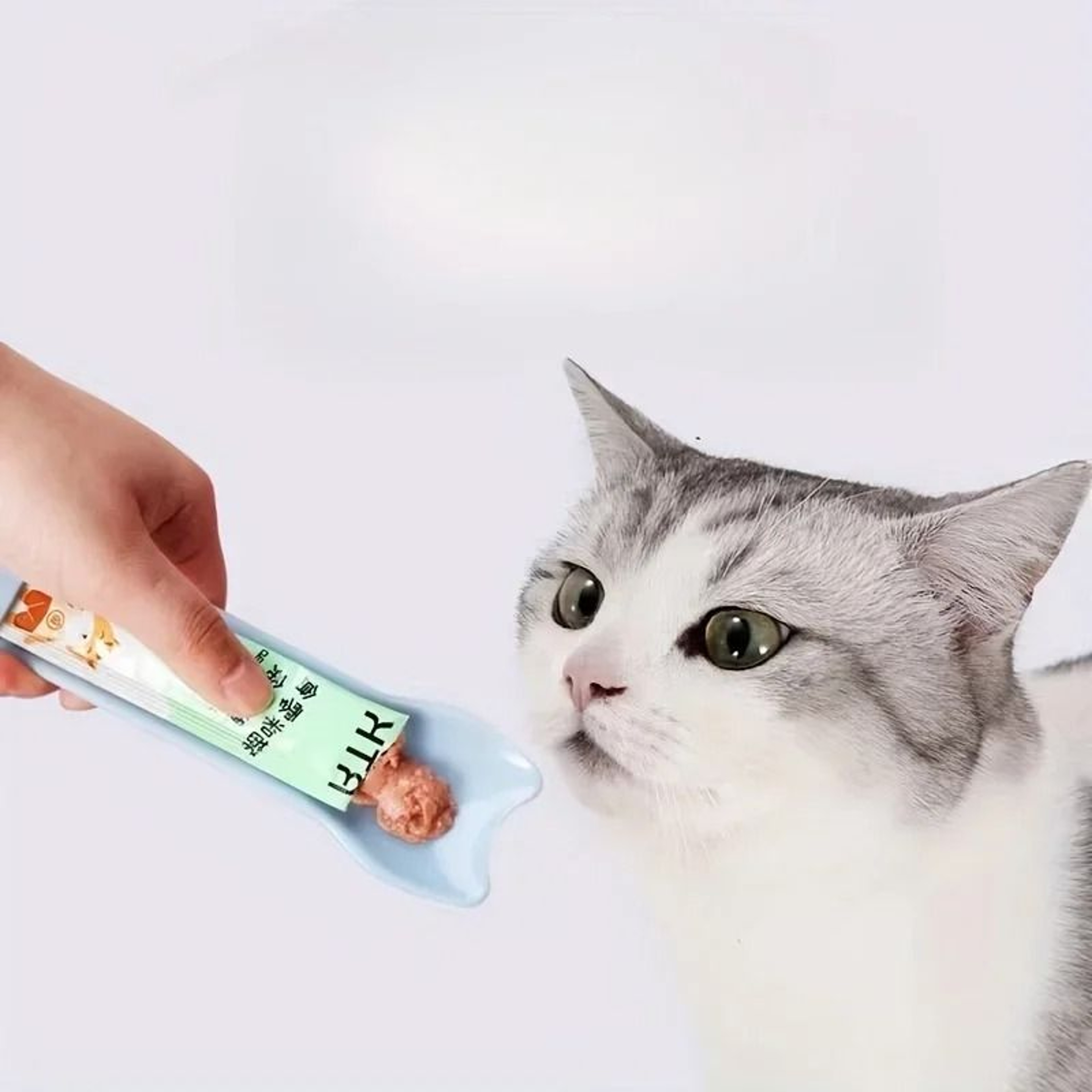 Cat Strip Squeeze Spoon  Lickable Wet Cat Treat Feeder  Liquid Snack Tool 2