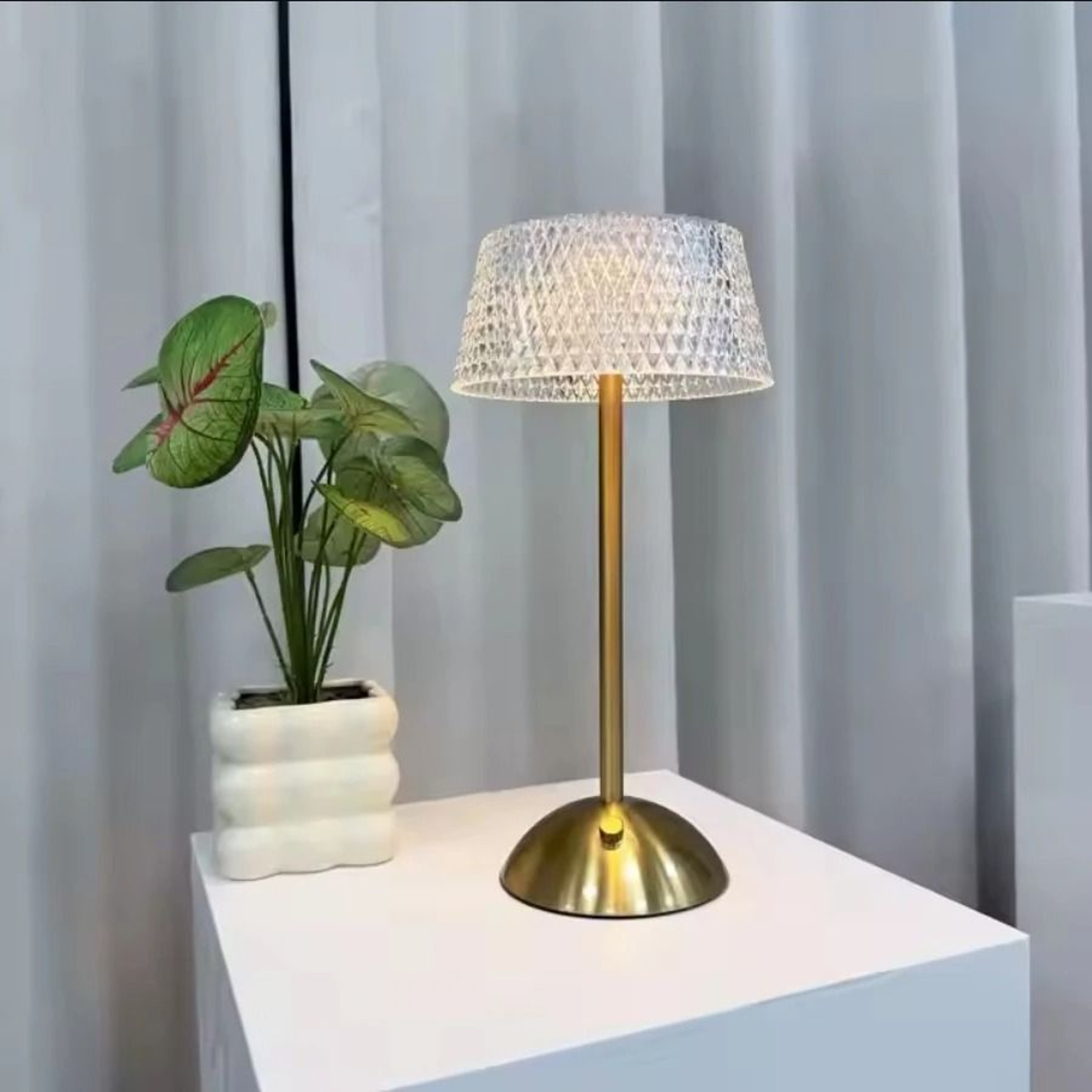 Acrylic Stepless Dimmable LED Table Lamp USB Powered Bedside Night Light For Kids Nursery 5
