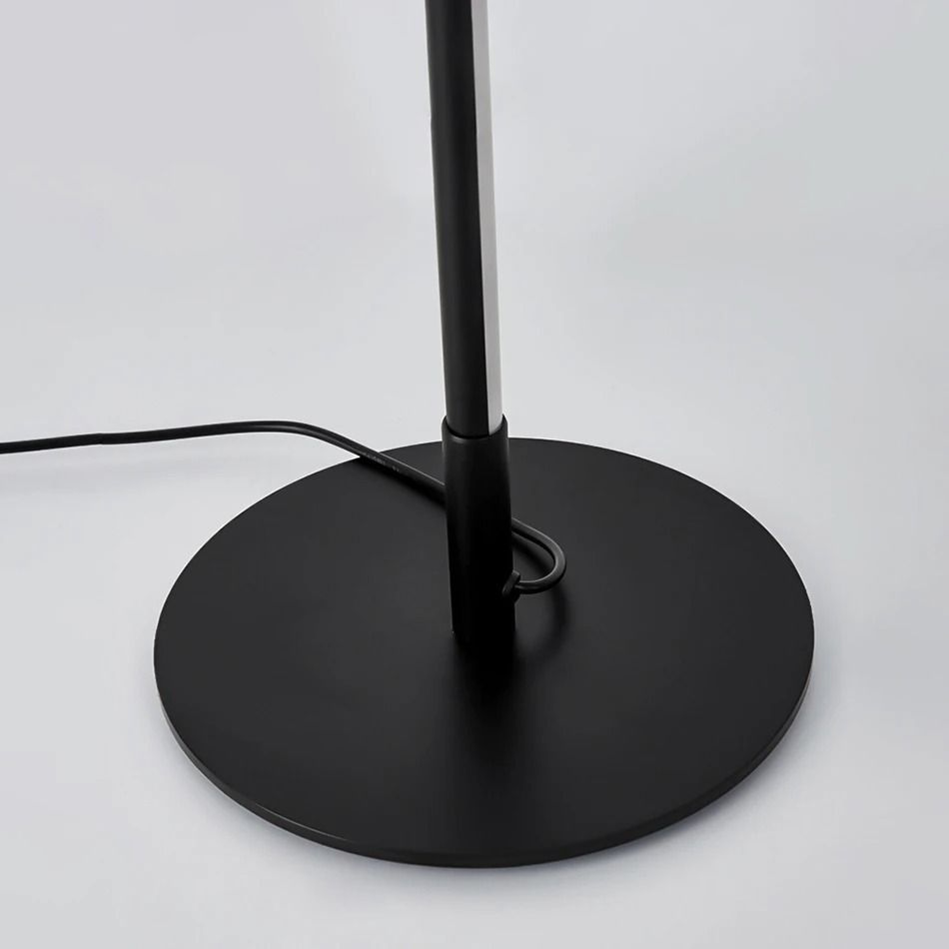Minimalist Modern LED Table Lamp Bedside Desk Light Simple Nightstand Lighting For Hotel Homestay H 2