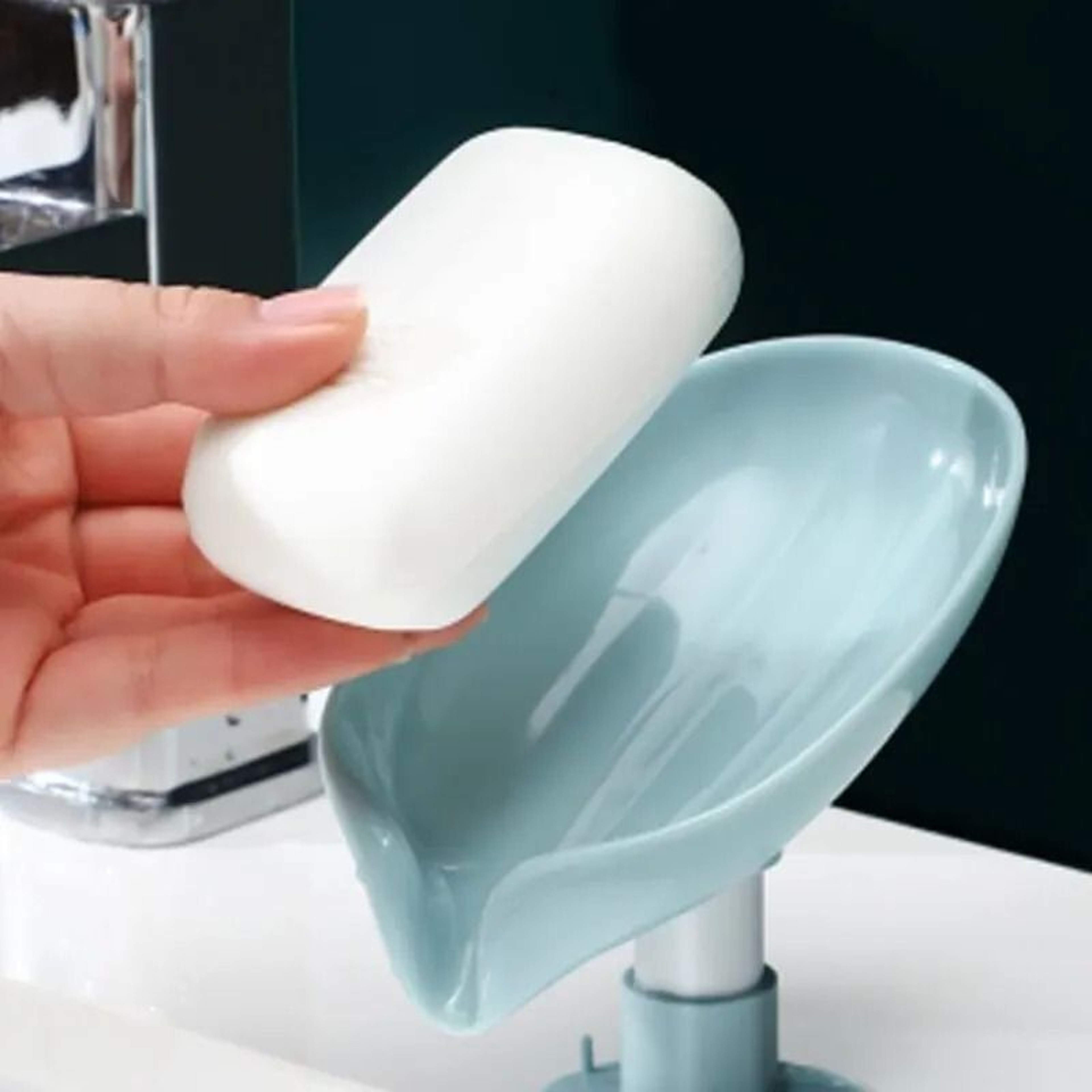 2pcs Cute Suction Cup Draining Soap Dish Holder Punch Free Bathroom Saver Rack 4