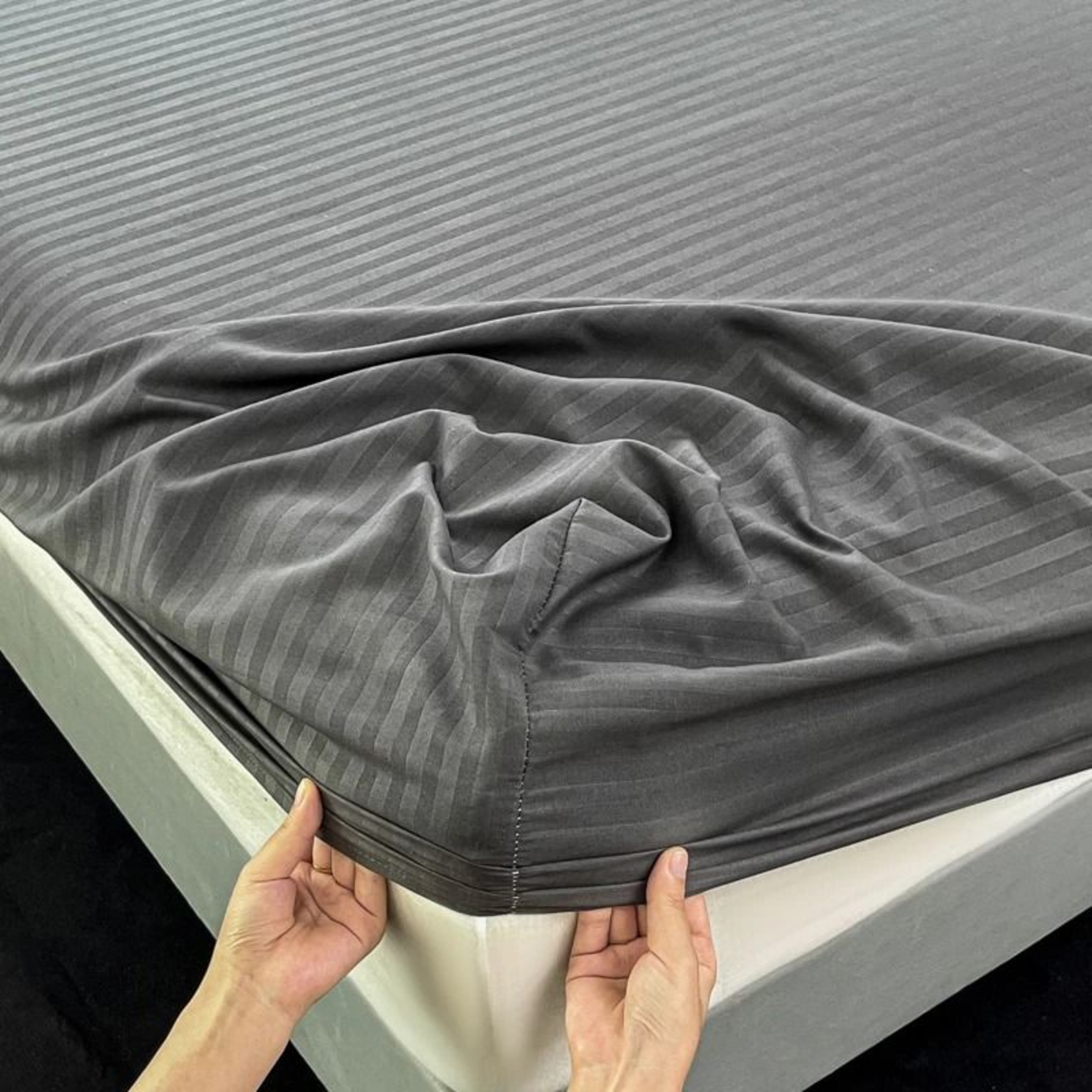 Solid Color Soft Microfiber Fitted Bed Sheet NonSlip Mattress Cover 0