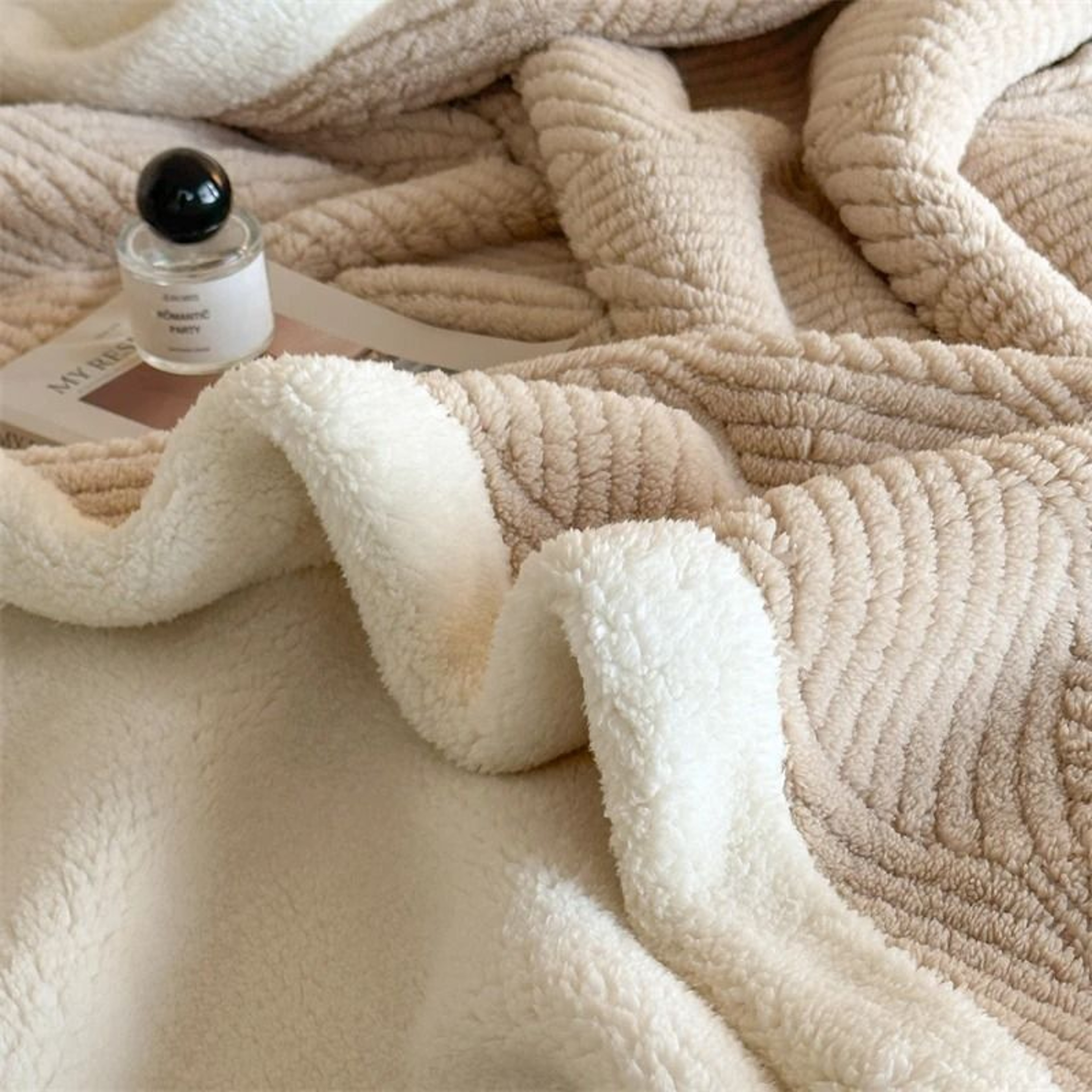 Solid Warmth Jacquard Autumn Winter Blanket Thickened Warm MultiFunctional Sofa  Nap Throw 4