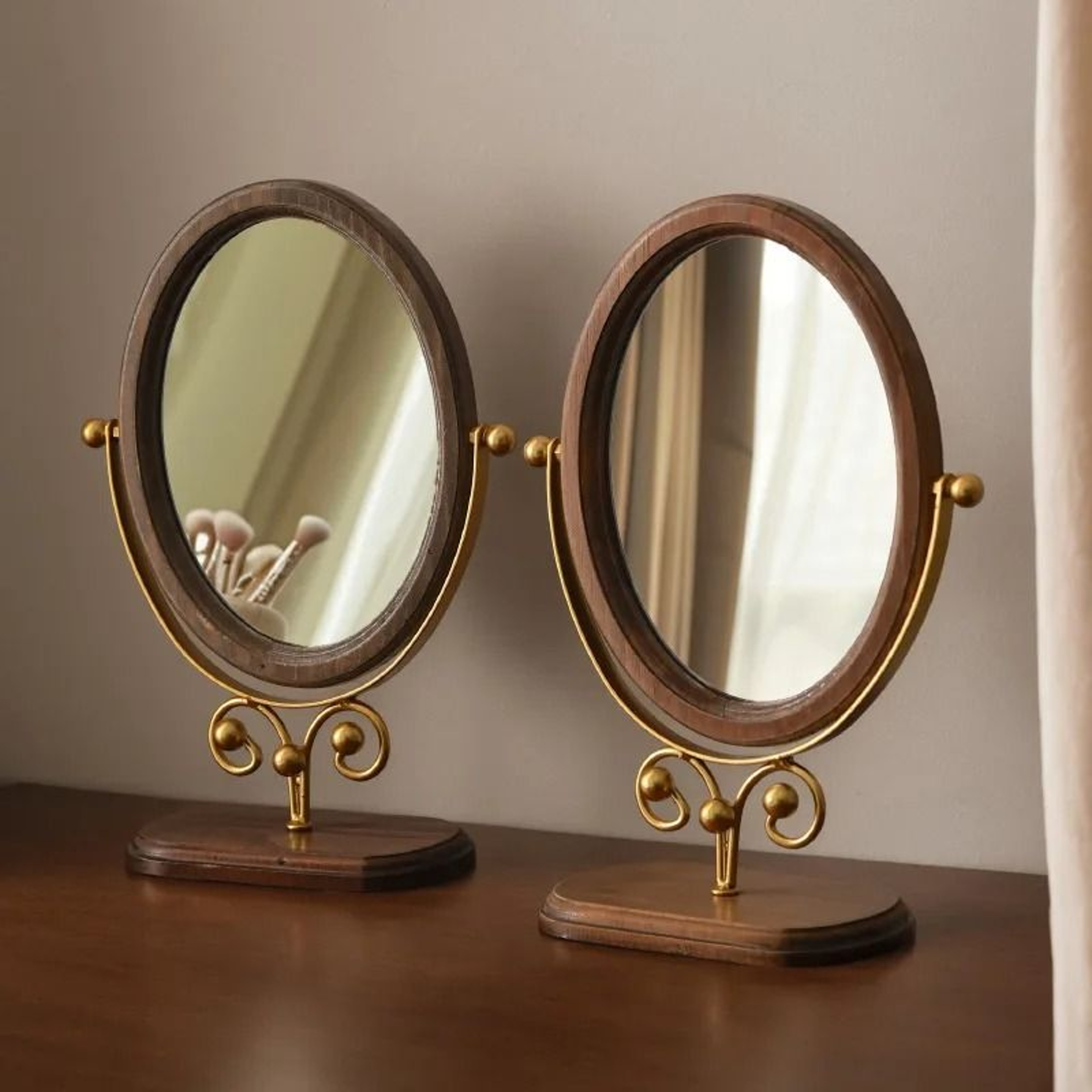 Light Luxury Retro Oval Desktop Makeup Mirror With Adjustable Swivel Stand 3