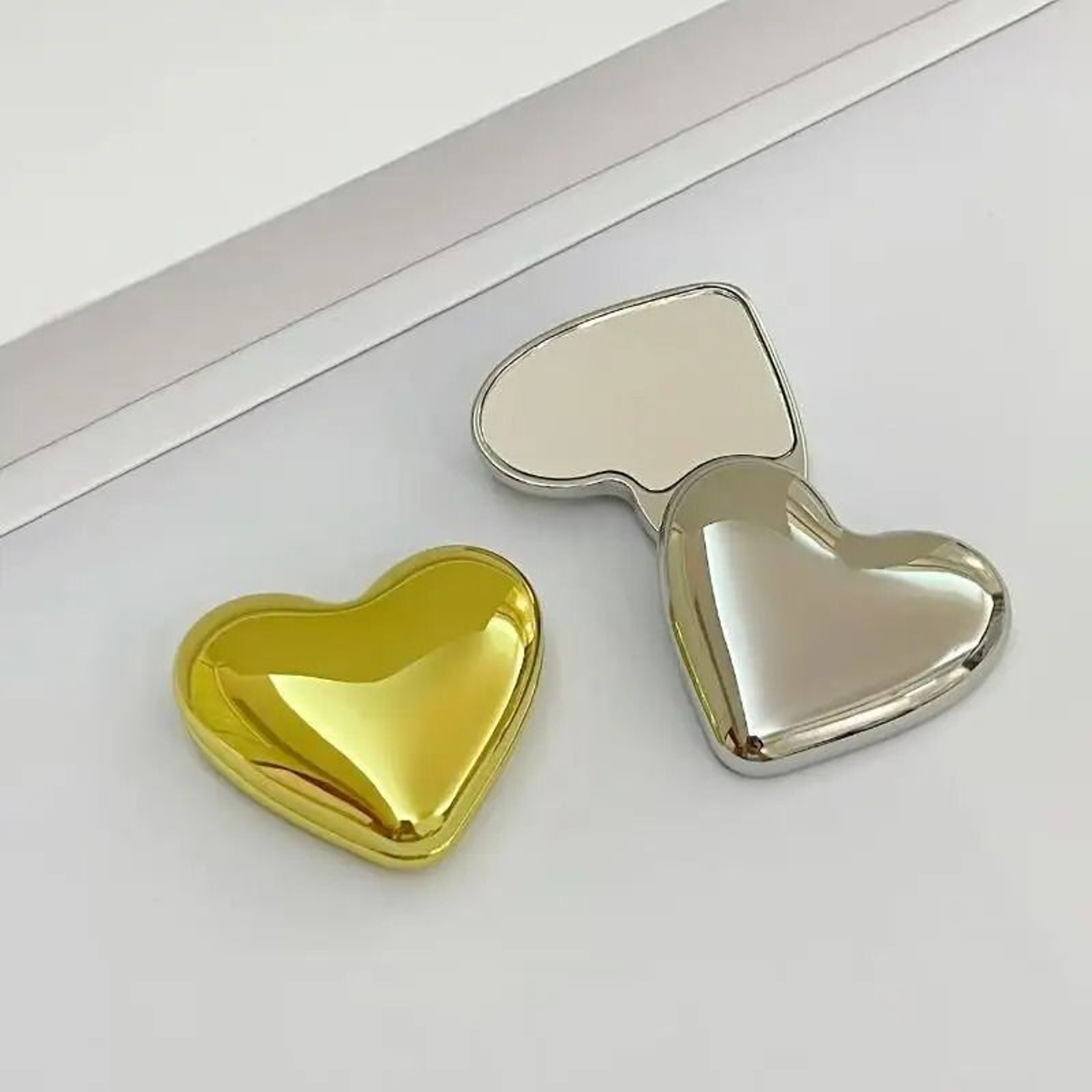 Cute DoubleSided HeartShape Rotating Desktop  Handheld Makeup Mirror 4
