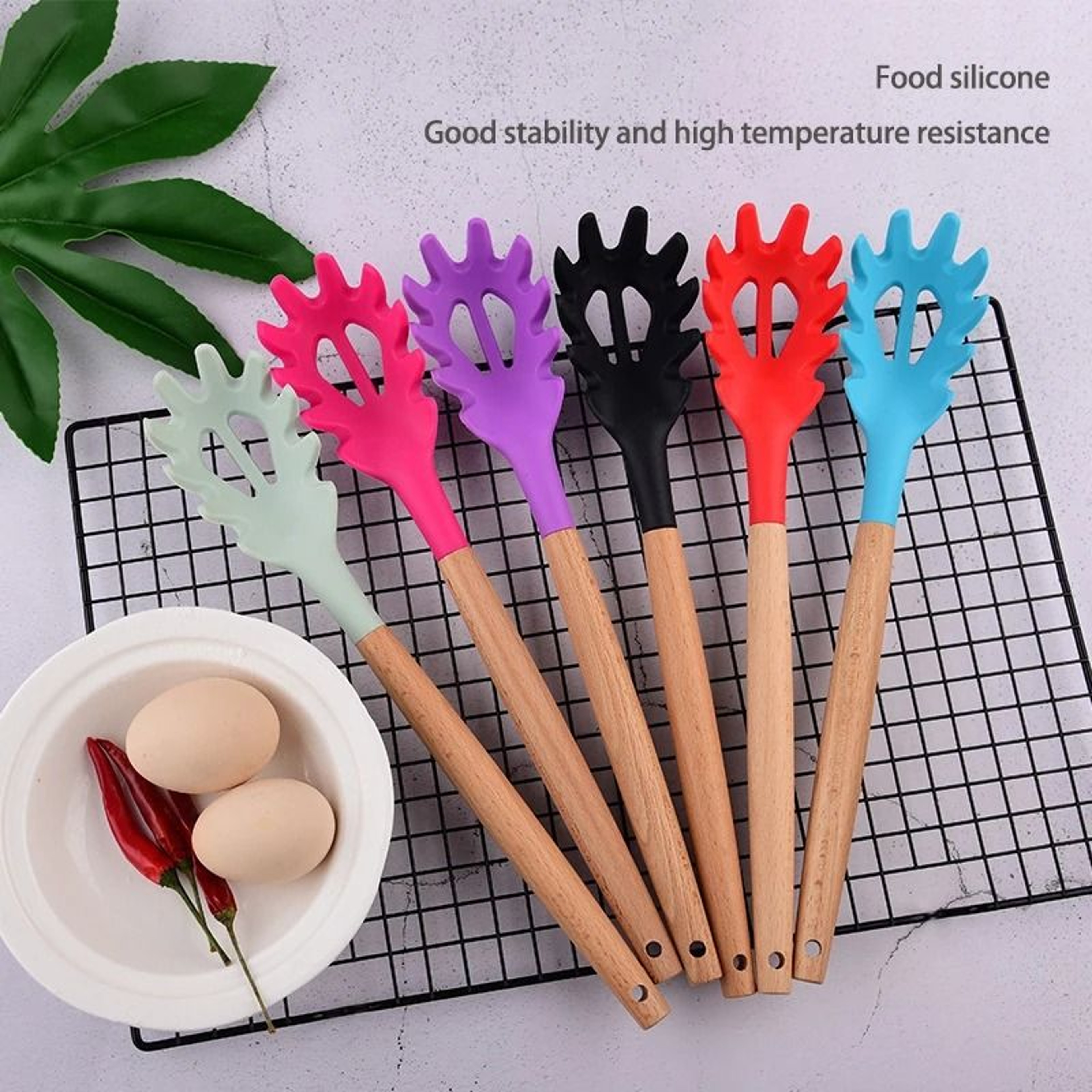 HeatResistant Silicone Noodle Scoop  Spaghetti Serving Fork With Strainer Slots 0