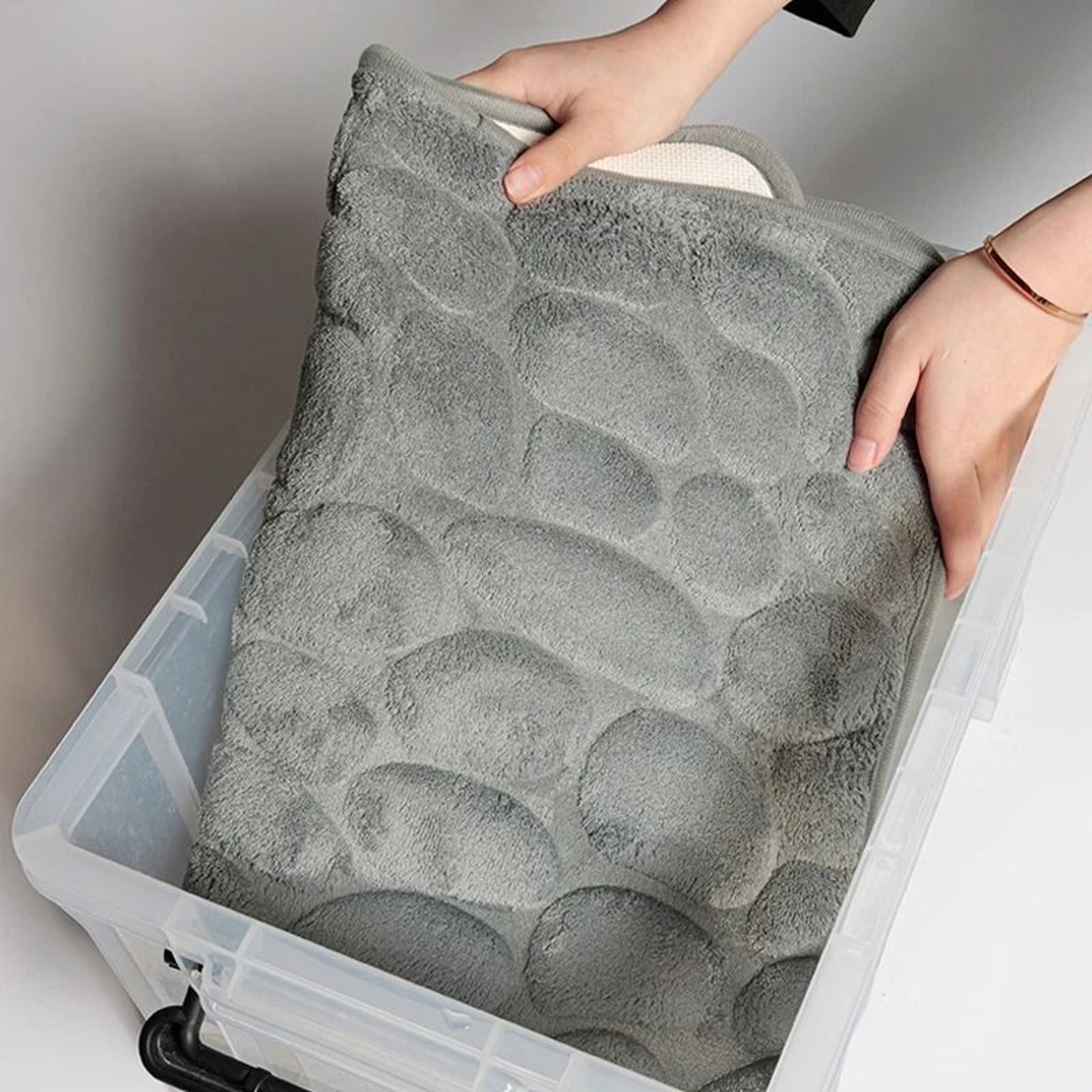 Thickened Memory Foam Coral Fleece Absorbent Bathroom Mat 40cm X 60cm 1